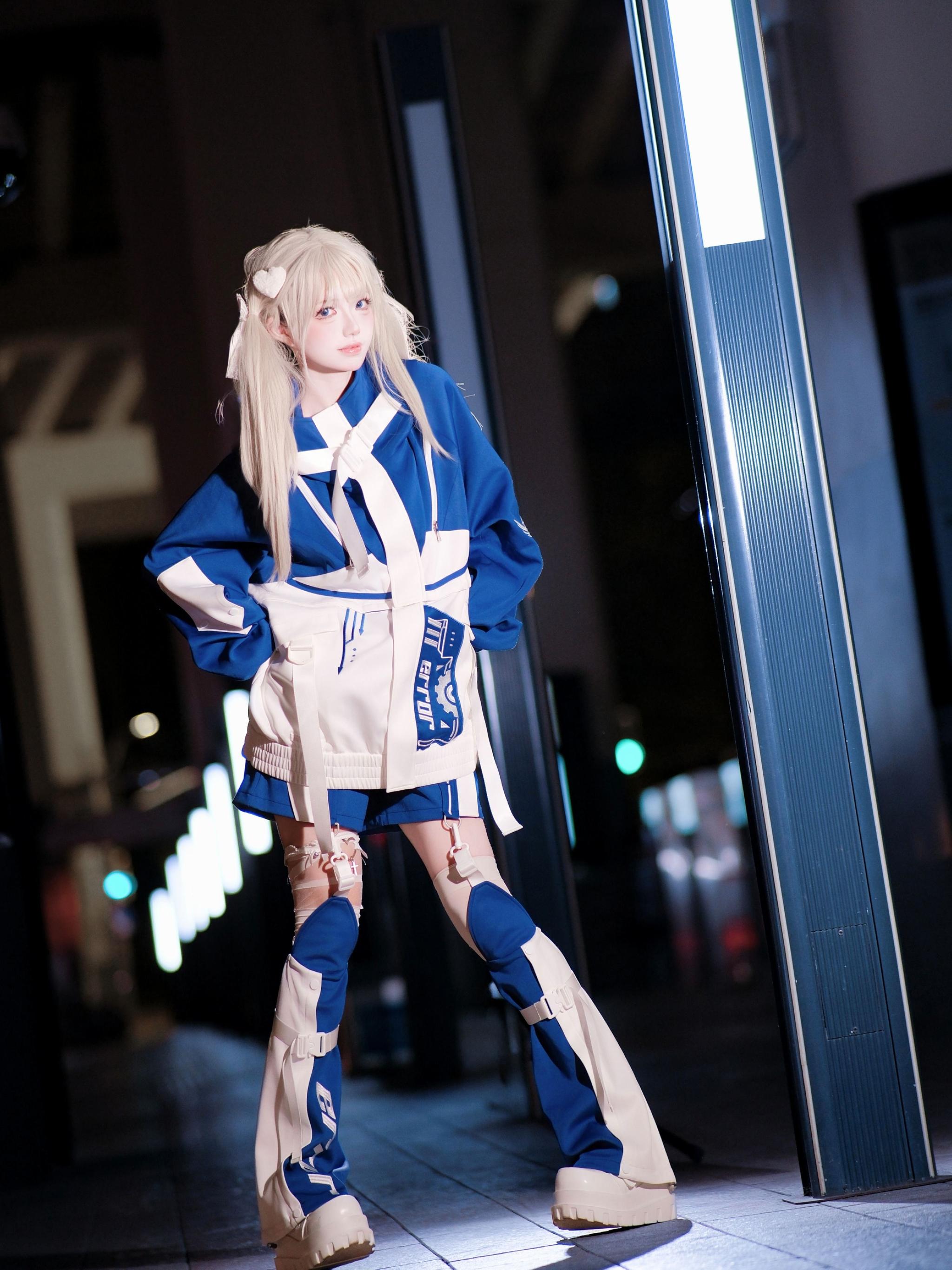 Cyberpunk jirai kei outfit layering styling tips recommendations coordination with accessories