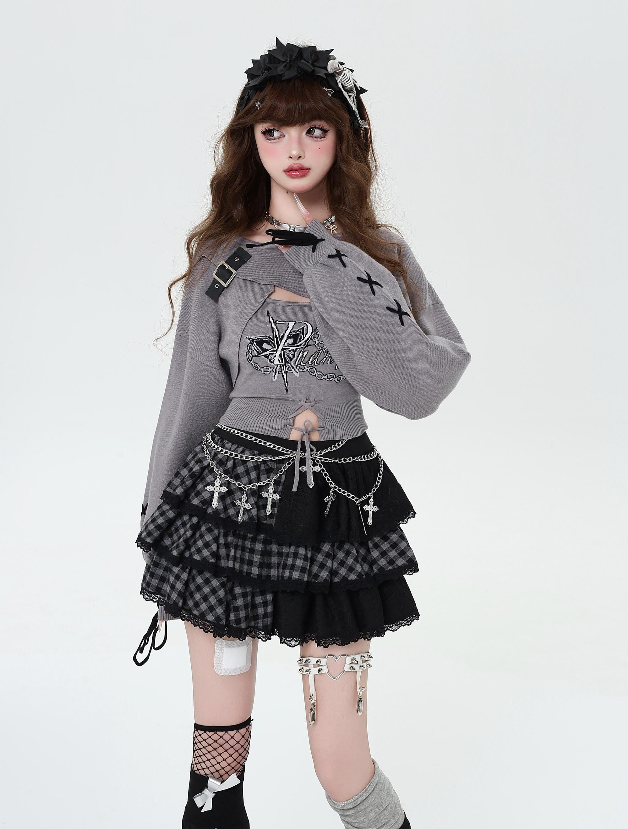 Jirai Kei two-piece knit set back view showing cutout bolero design and camisole hemline construction
