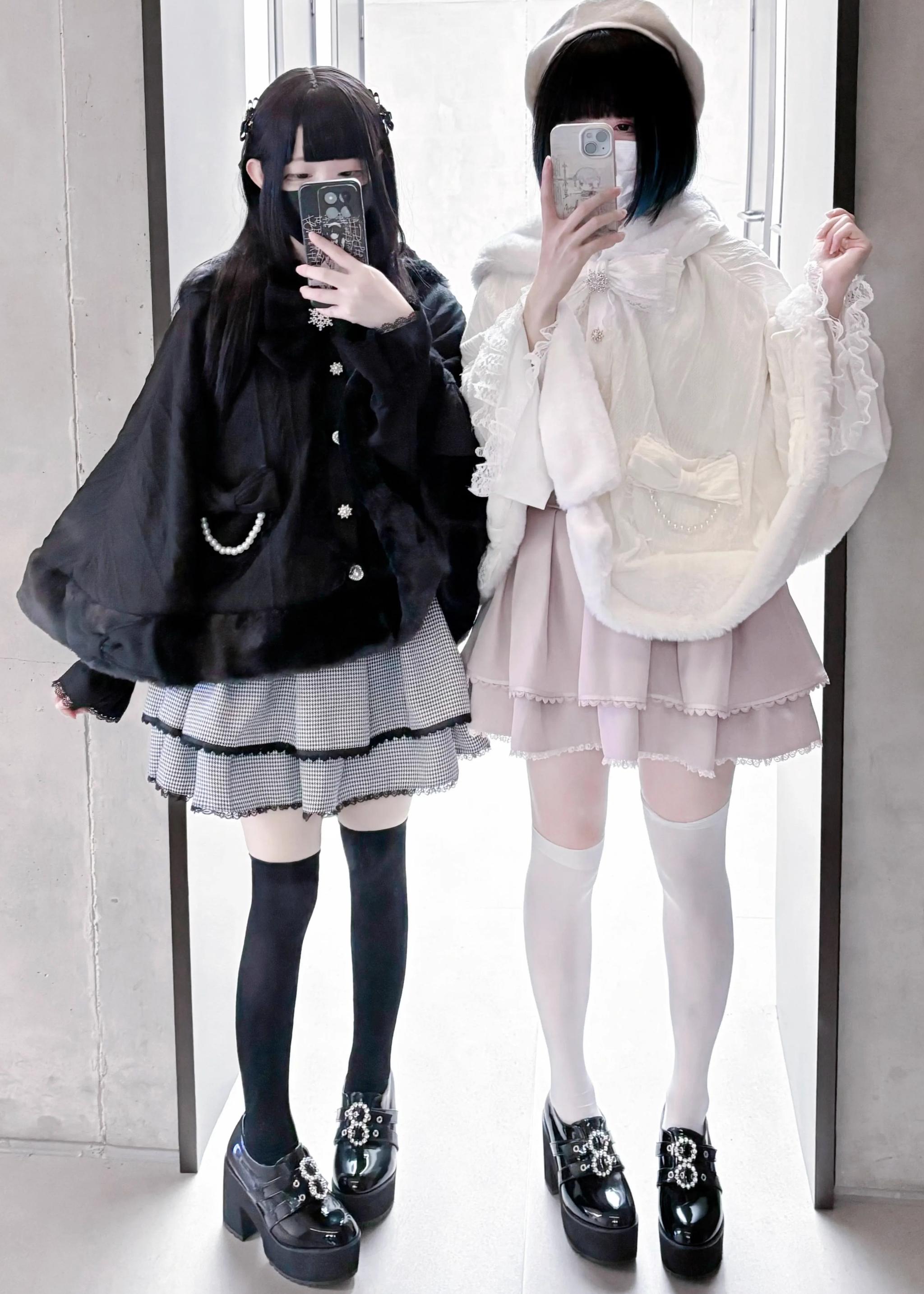 Size chart and measurement reference for rabbit ear fleece hooded cape coat showing length and hem circumference specifications in centimeters and inches