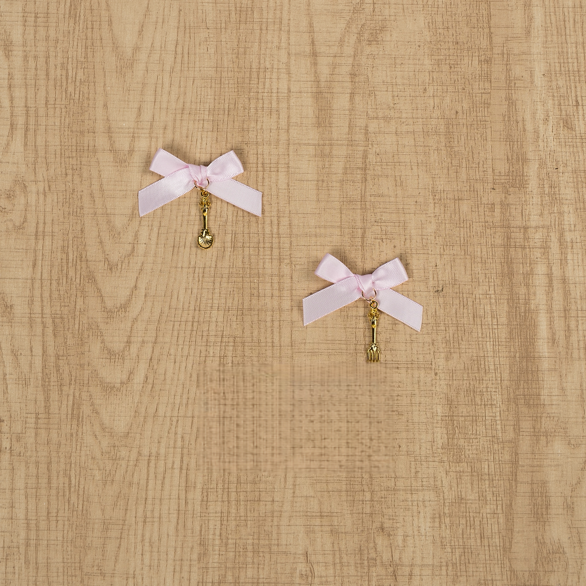 Brown Jirai Kei cutlery pendant bow hair clips with vintage aesthetic miniature utensil charm accessories and delicate bows