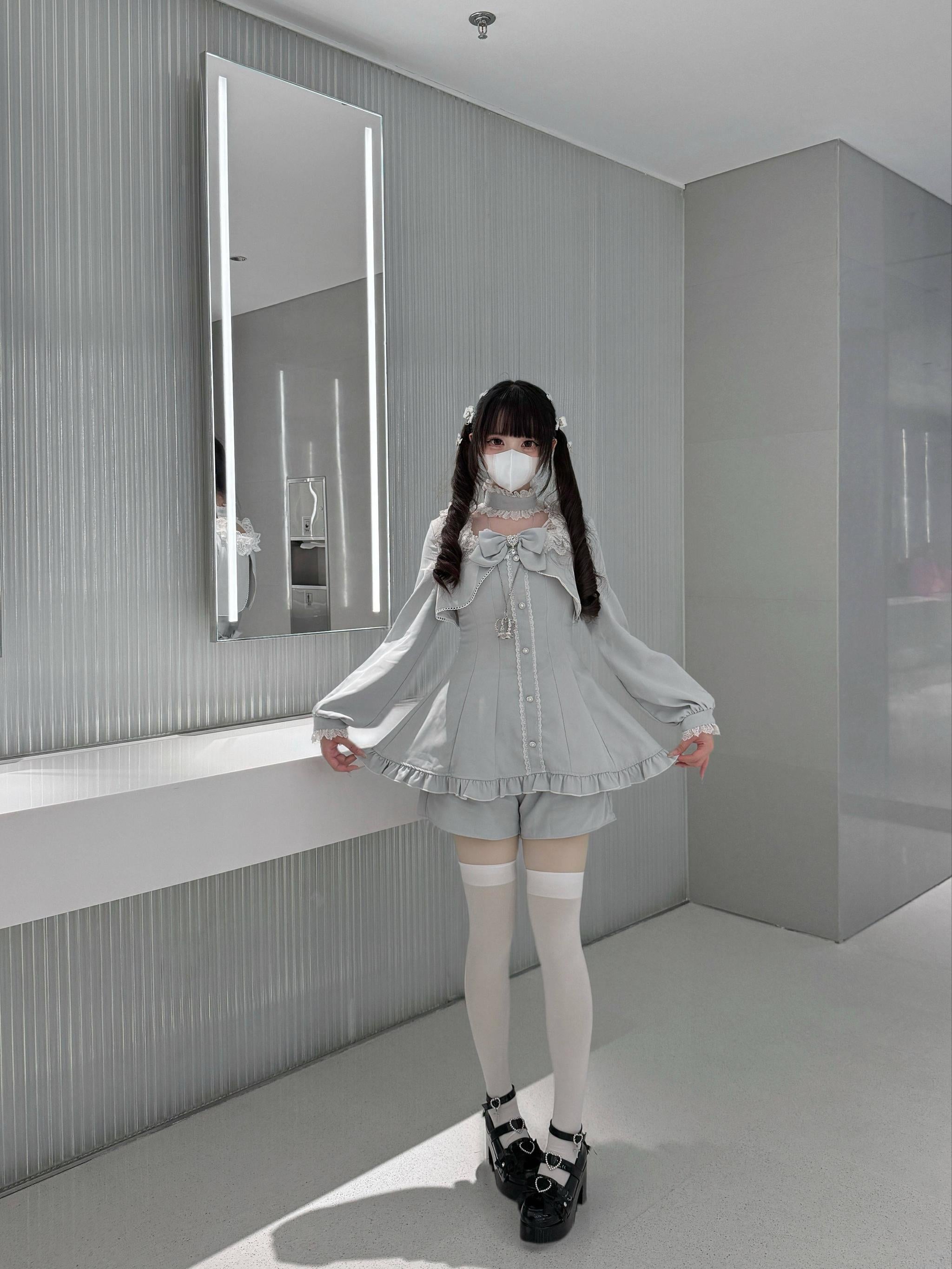 Jirai Kei long-sleeve dress with pocketed shorts, removable chest bow and choker necklace product set photography