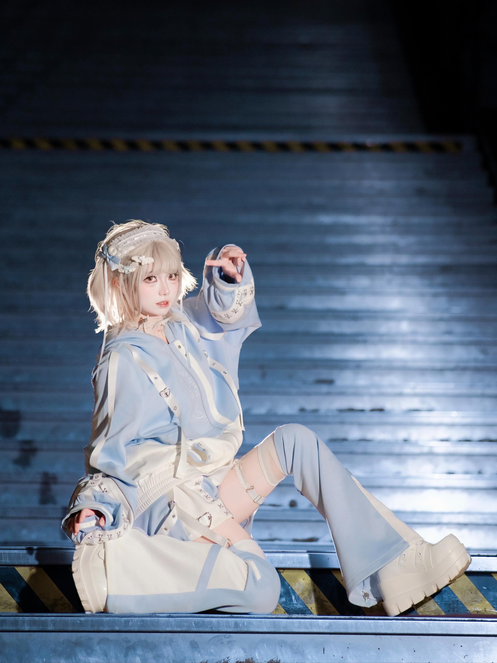 Tenshi Kaiwai shorts color-block design matching legs warmers paired outfit coordination detail view