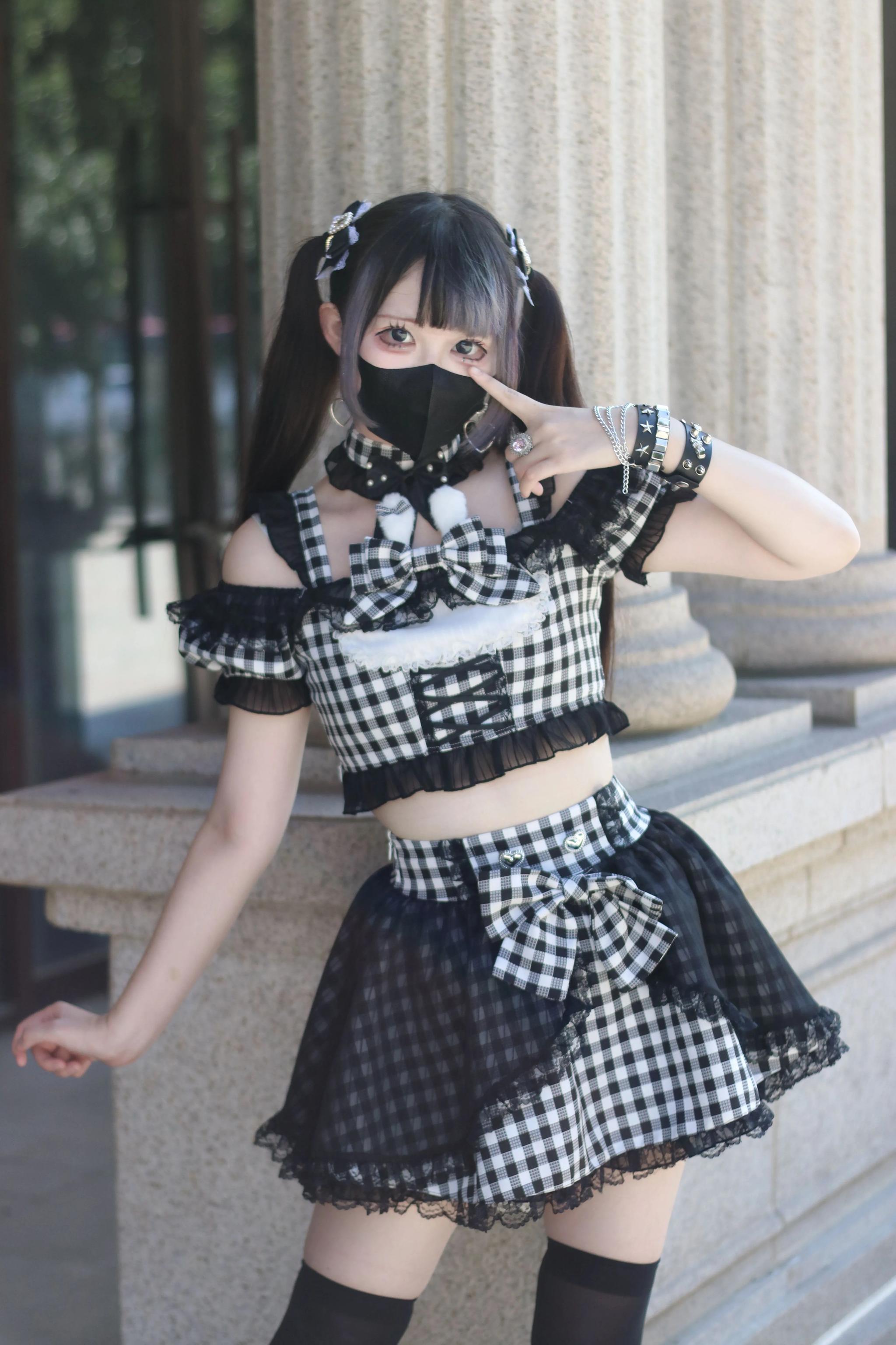 Jirai kei outfit skirt close up showing high-waisted design voile overlay detachable waist bow and side zipper construction