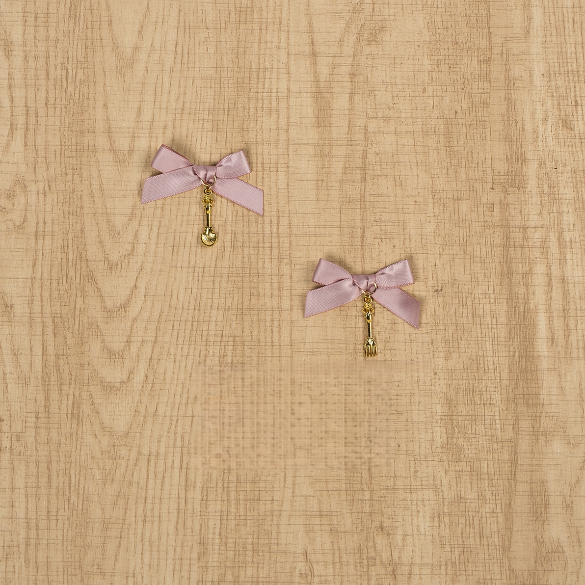 Dusty pink Jirai Kei cutlery pendant bow hair clips with whimsical miniature utensil charms and satin ribbon construction