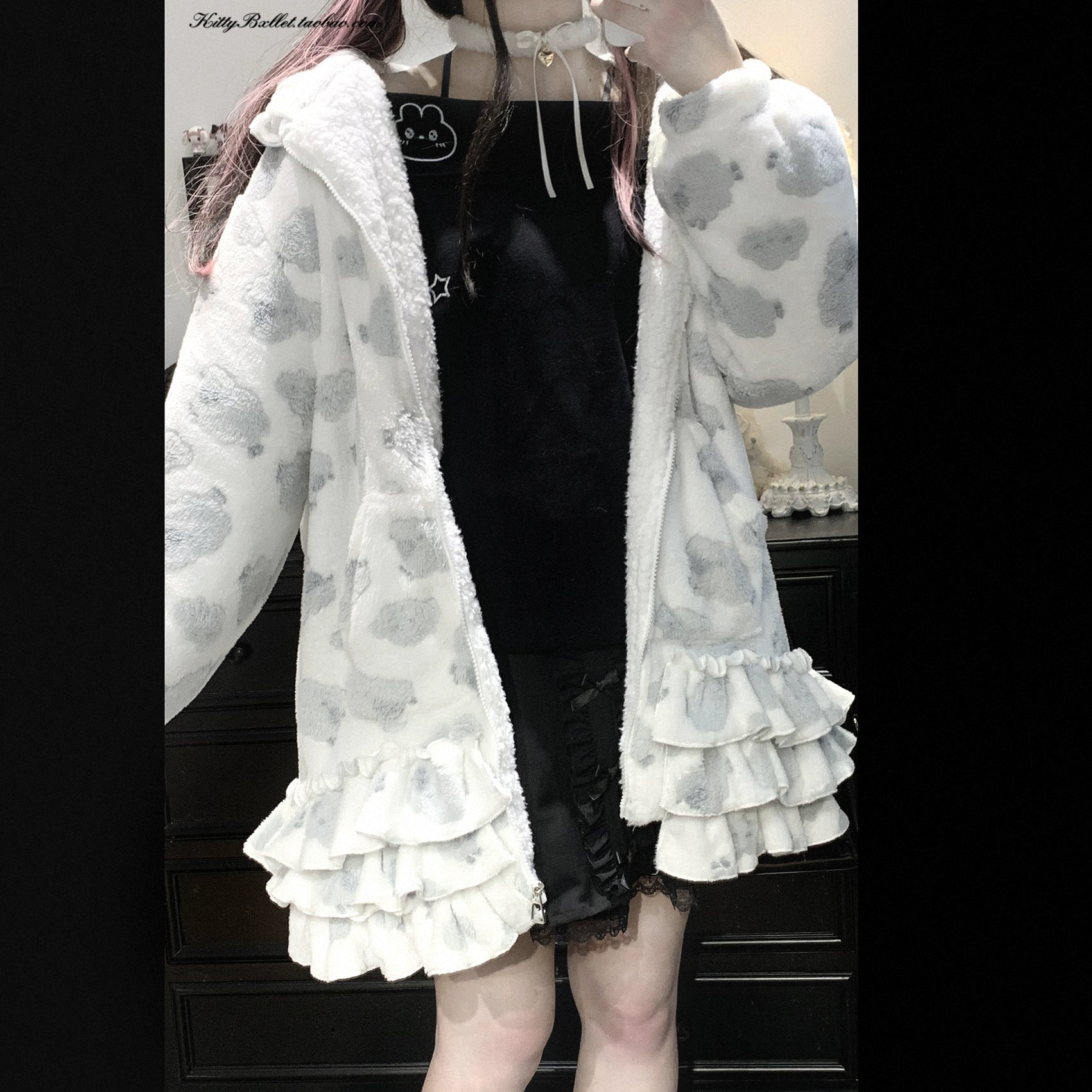 Jirai Kei fleece winter coat side half-body view zip-up front ruffled side hems bedroom aesthetic styling