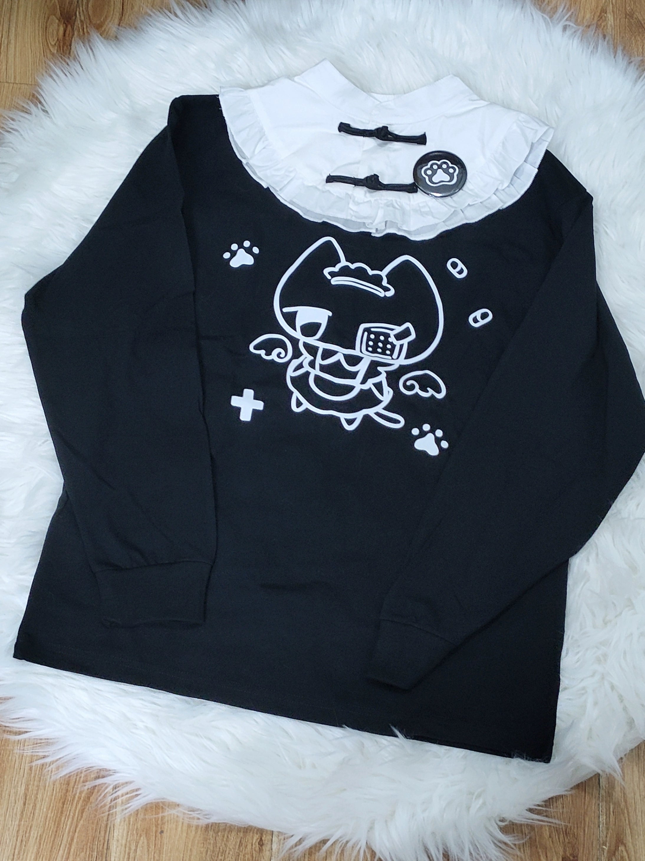 Black fleece cat print Jirai Kei sweatshirt size chart detail showing measurements, plush material composition, and sizing guide for perfect fit