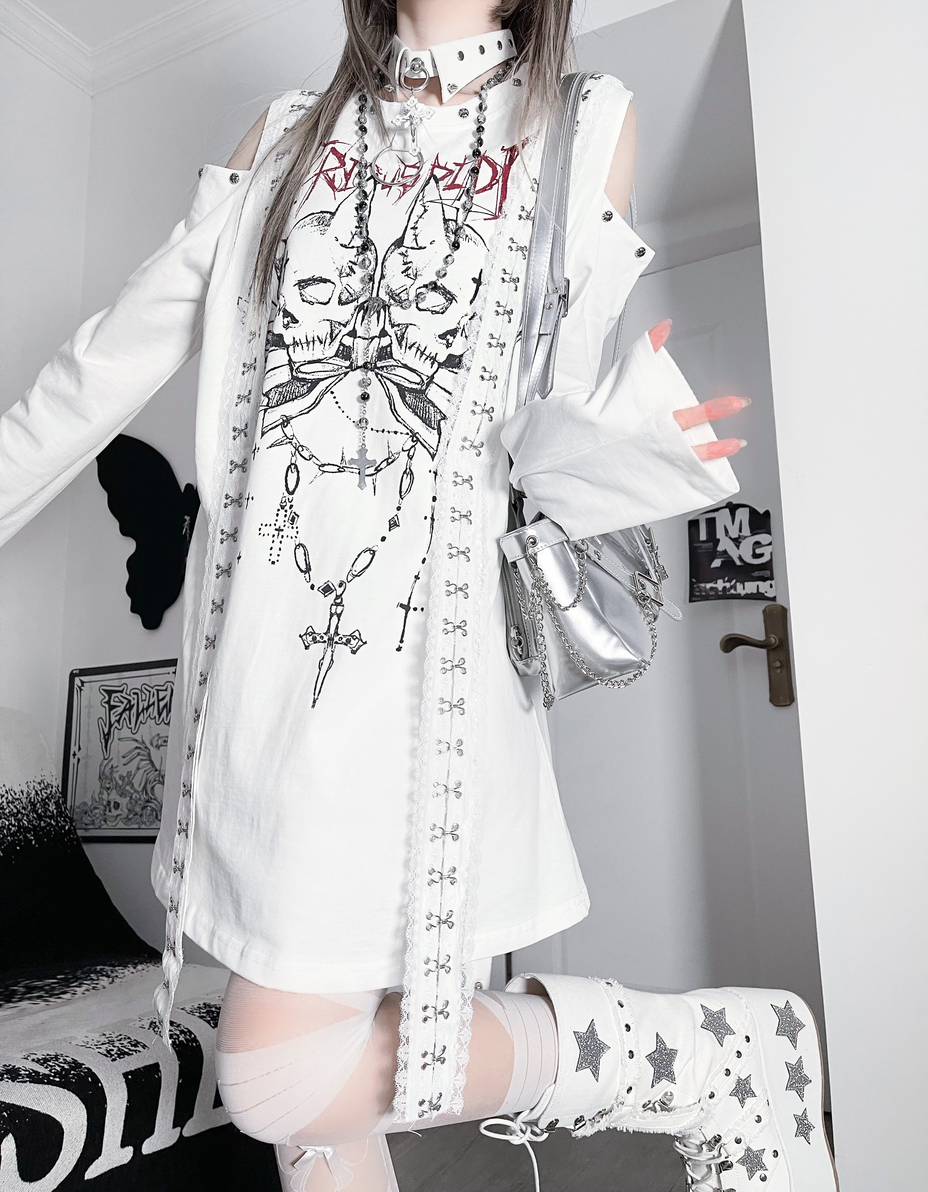 White cold-shoulder dual skulls gothic jirai kei oversized t-shirt with cross strap details and cut-out long sleeves front view