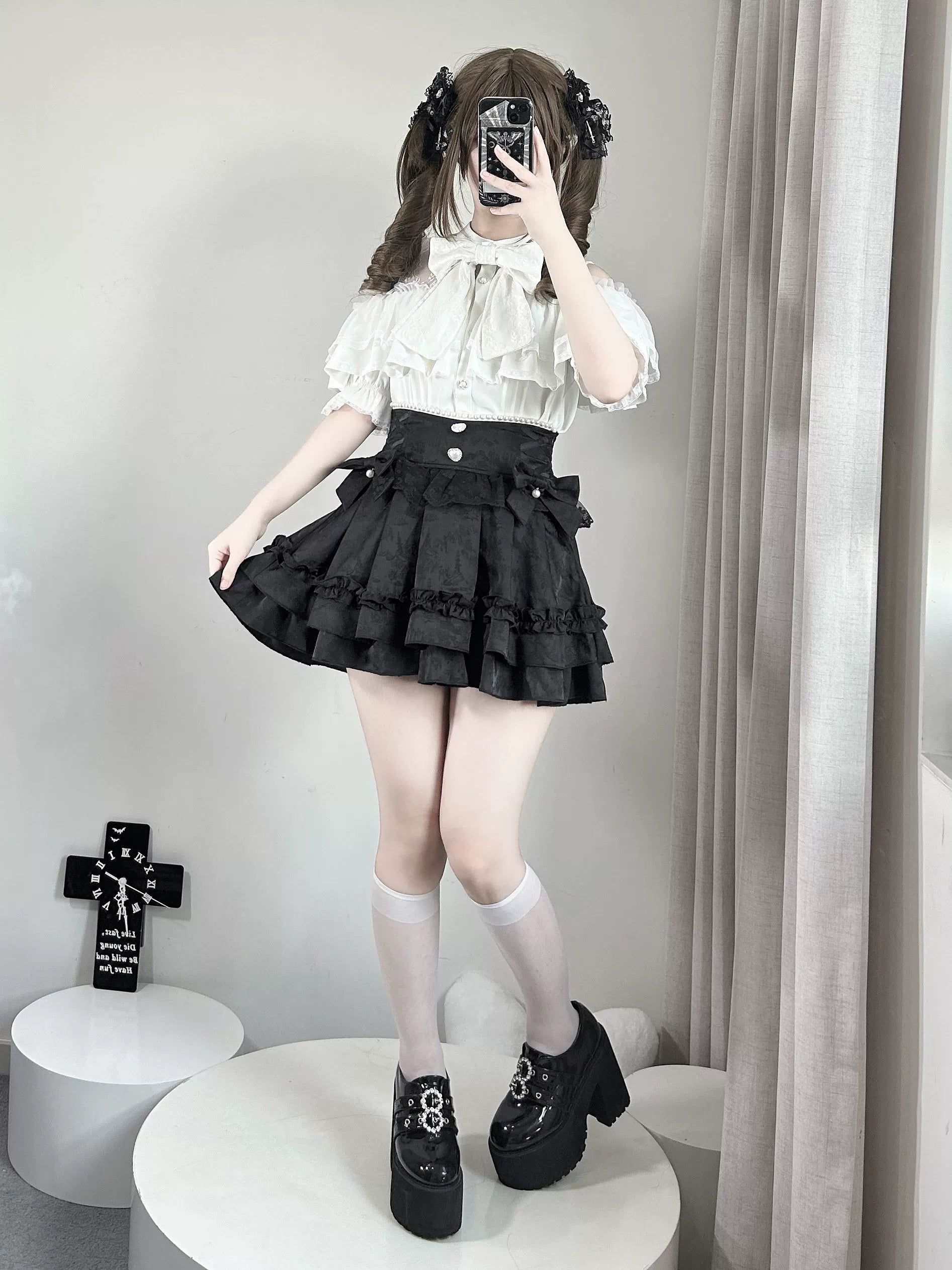 Jirai kei black jacquard ruffle skirt with elastic waist and tiered hem construction, size chart and fabric composition reference image