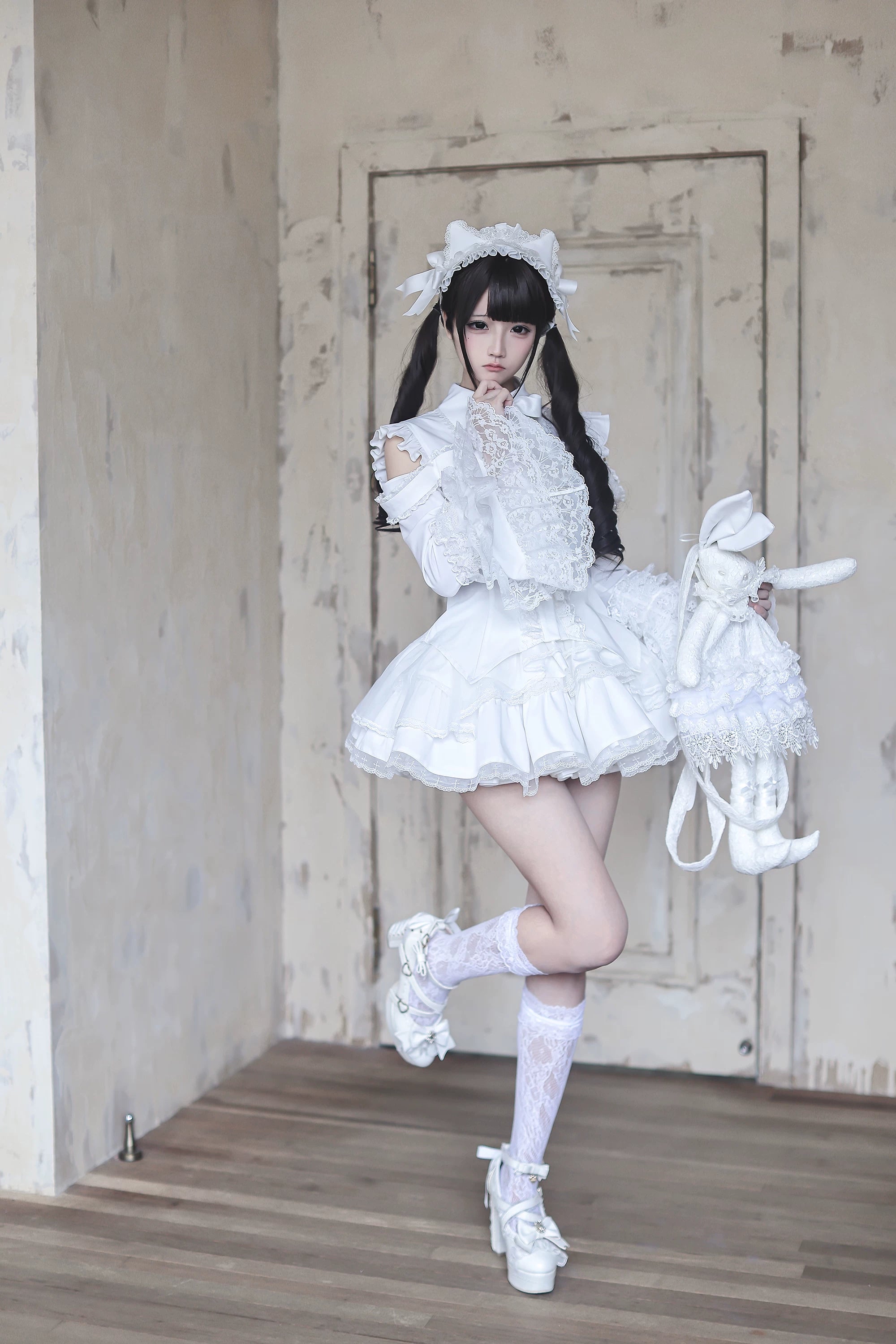 Hime sleeve blouse worn alone black pants romantic minimalism jirai kei fashion wearable styling
