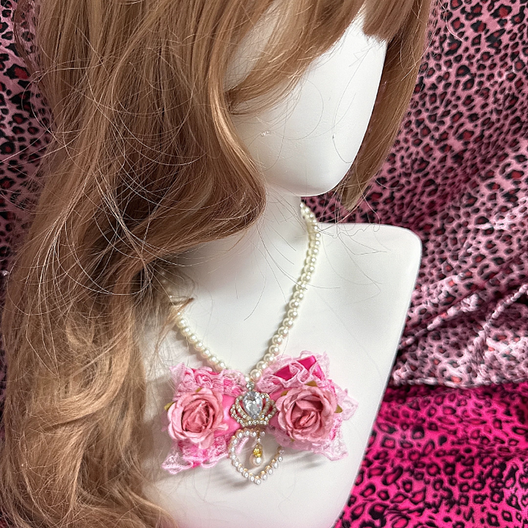 Jirai Kei floral pearl necklace side profile mannequin view demonstrating fit and drop length of rose bow design