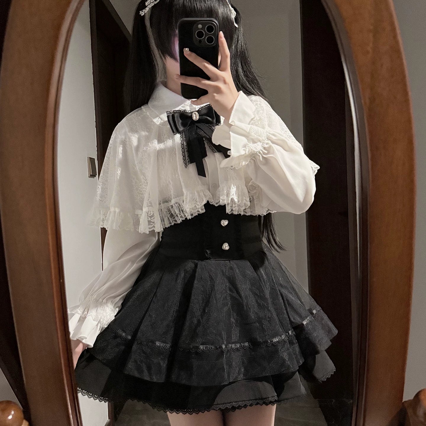 Jirai Kei lace blouse with detachable collar bow and capelet design, ruffled long sleeves, twin-tailed hair accessory styling