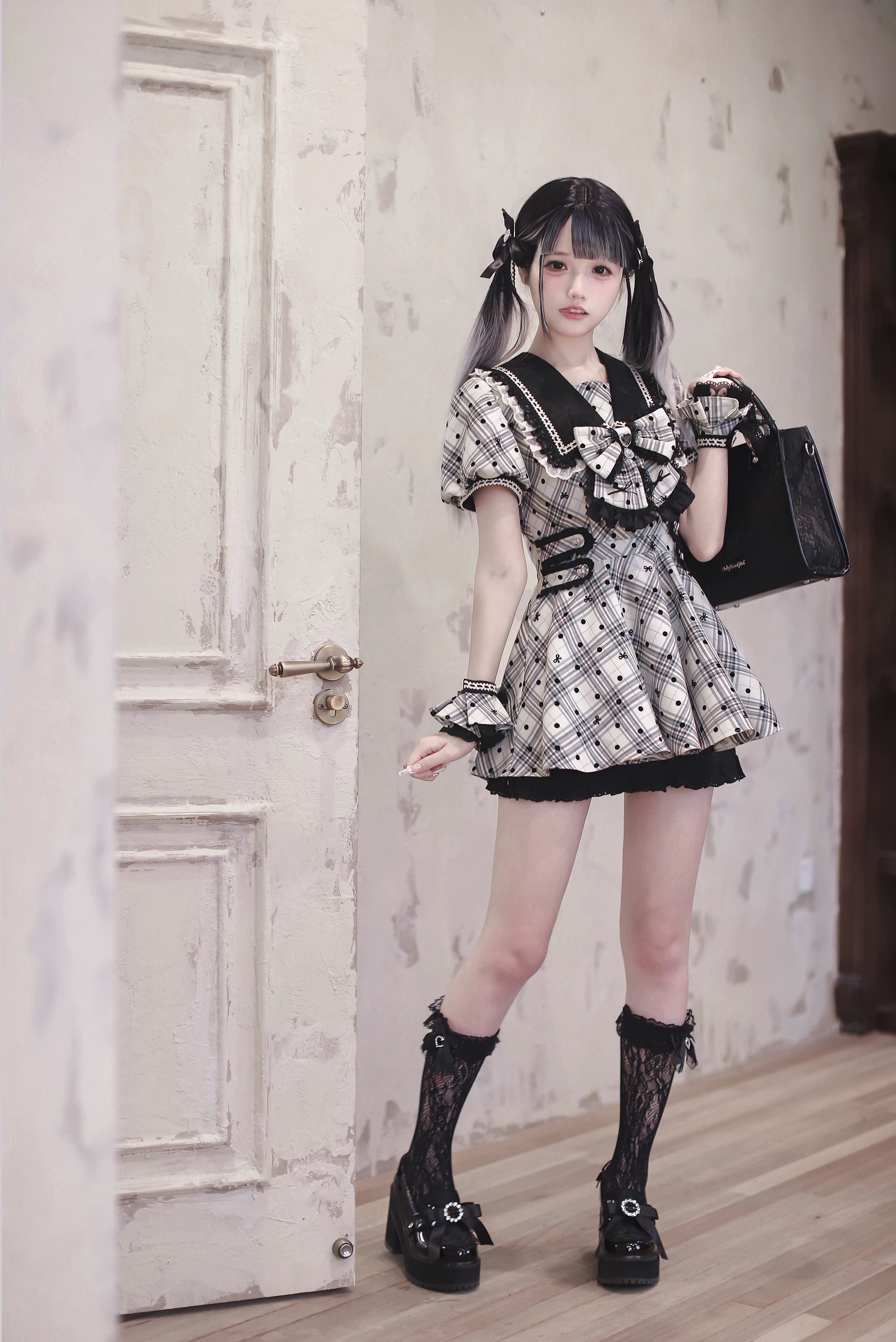 Detailed view of sailor collar lace trim and vintage-inspired design elements on Jirai Kei lolita dress plaid pattern