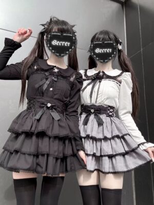 Jirai Kei Peter Pan collar blouse and tiered skirt set worn by two female models in studio, showcasing fragile yandere aesthetic with gothic lolita styling