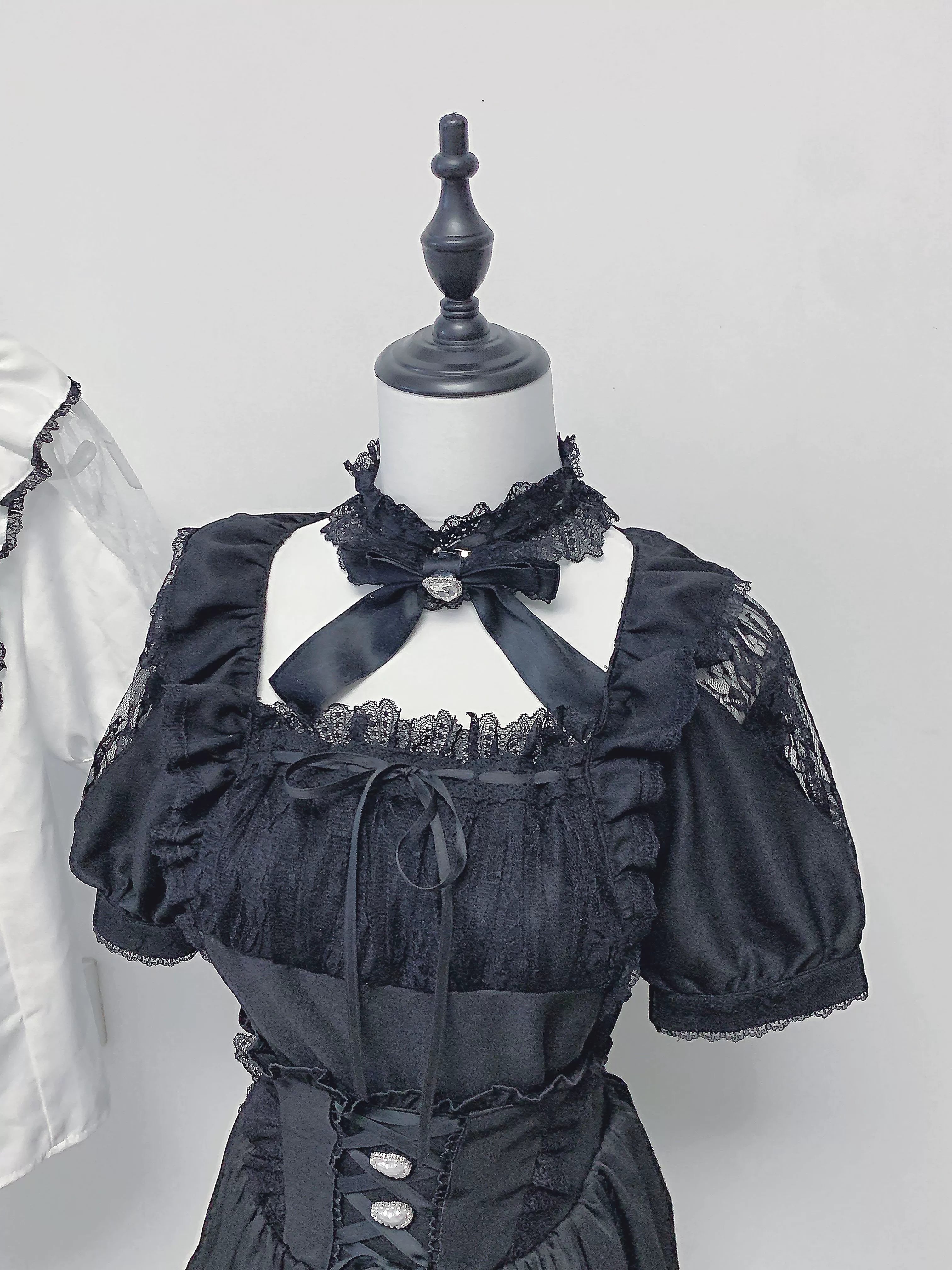 black-jirai-kei-dress-close-up-detail-lace-short-sleeves-drawstring-square-neck-bow-accessory