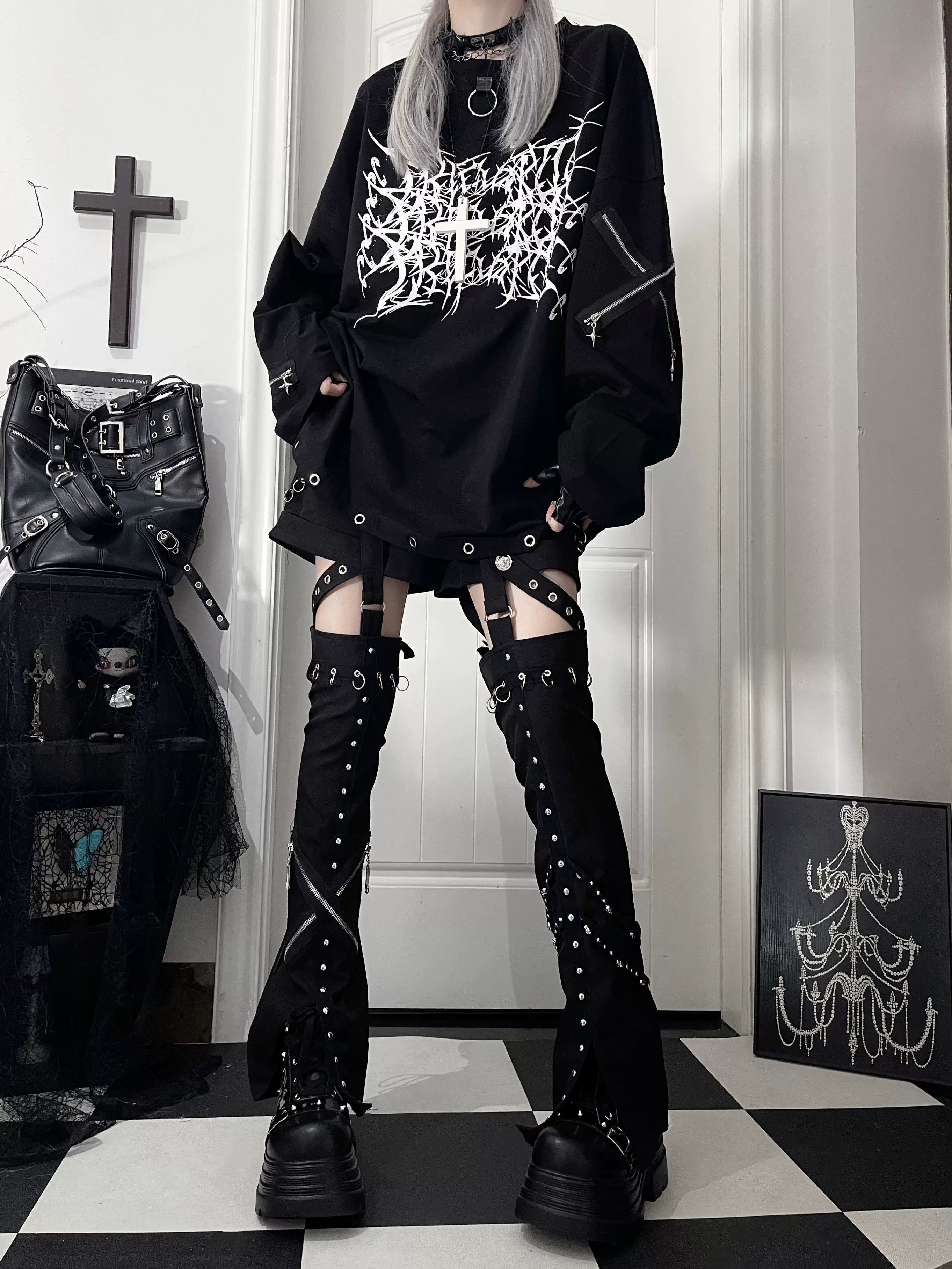 Black jirai kei gothic oversized long-sleeve t-shirt with white thorn cross print in loose relaxed fit, featuring drop shoulder construction and functional zipper details