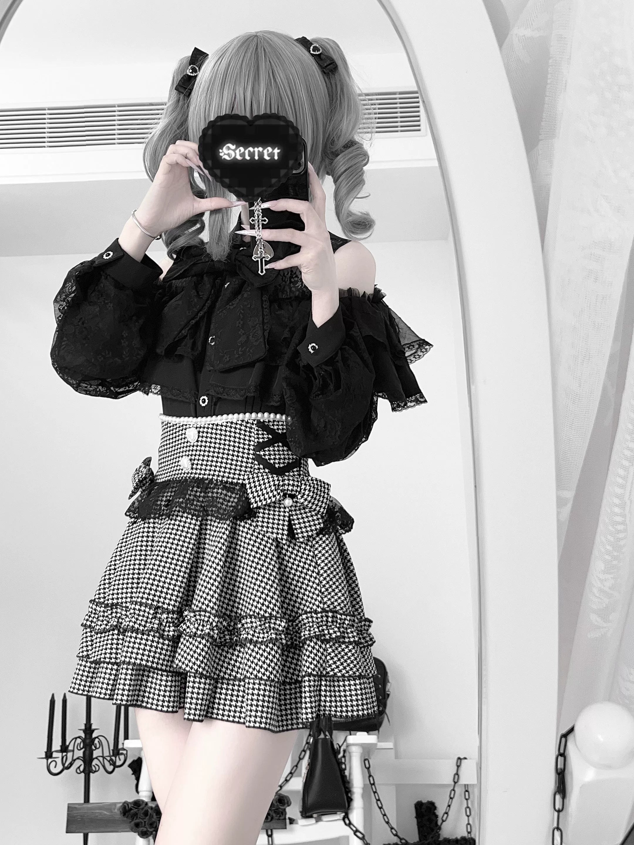Jirai kei houndstooth ruffle skirt with off-shoulder black lace blouse front mirror view showing checkered pattern and ruffled waist, twin-tail styled model