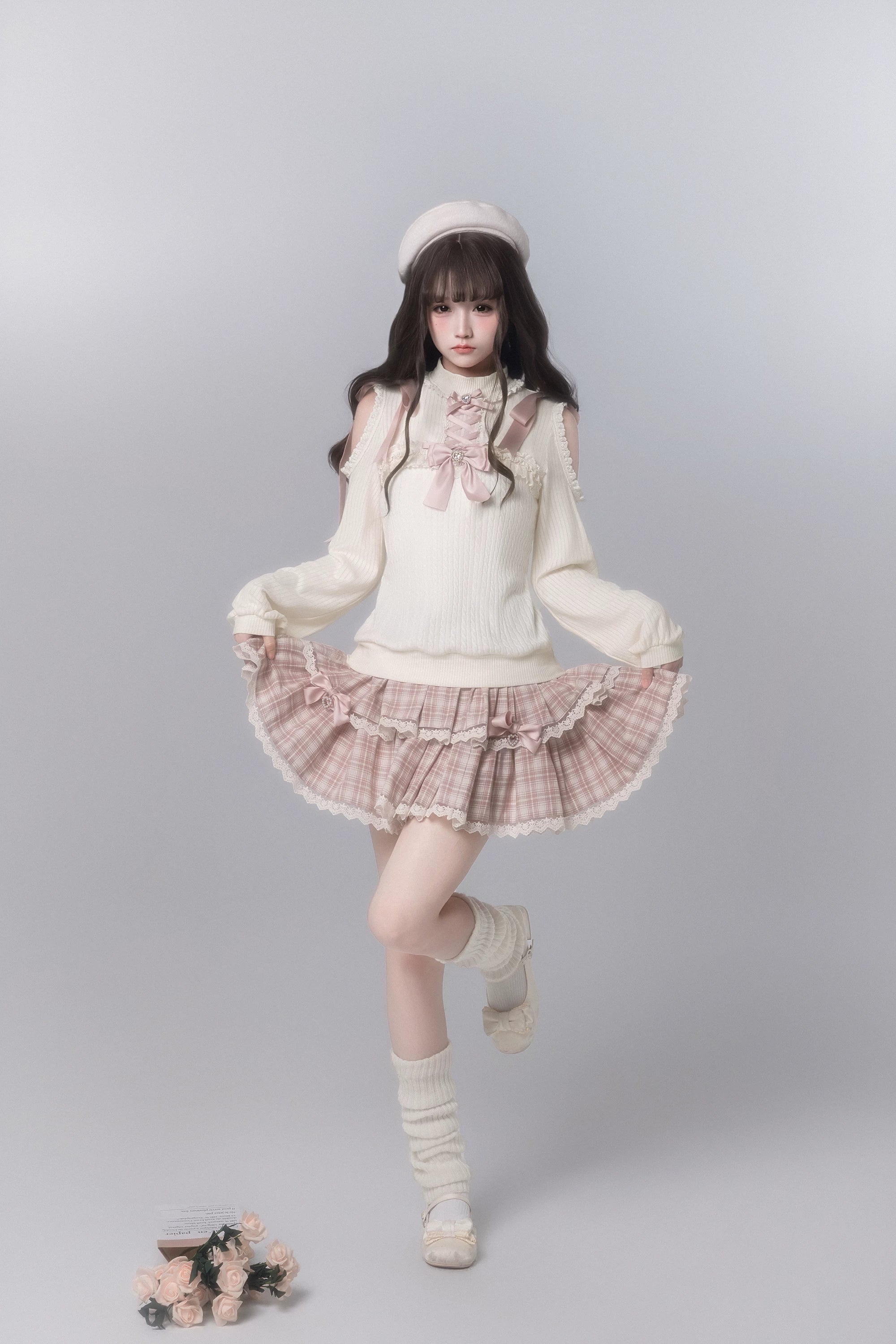 Close-up cold-shoulder design exposed shoulders detailed bow trim ribbon lace-up vertical stripe sweater Ryousangata construction