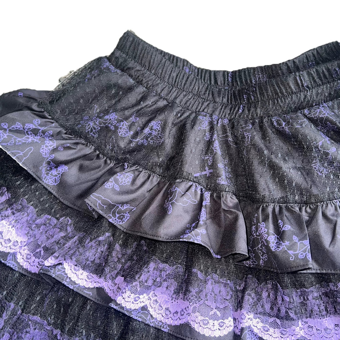 Black and purple Jirai Kei puff skirt arcane witchy dimension gothic aesthetic dark fashion color palette