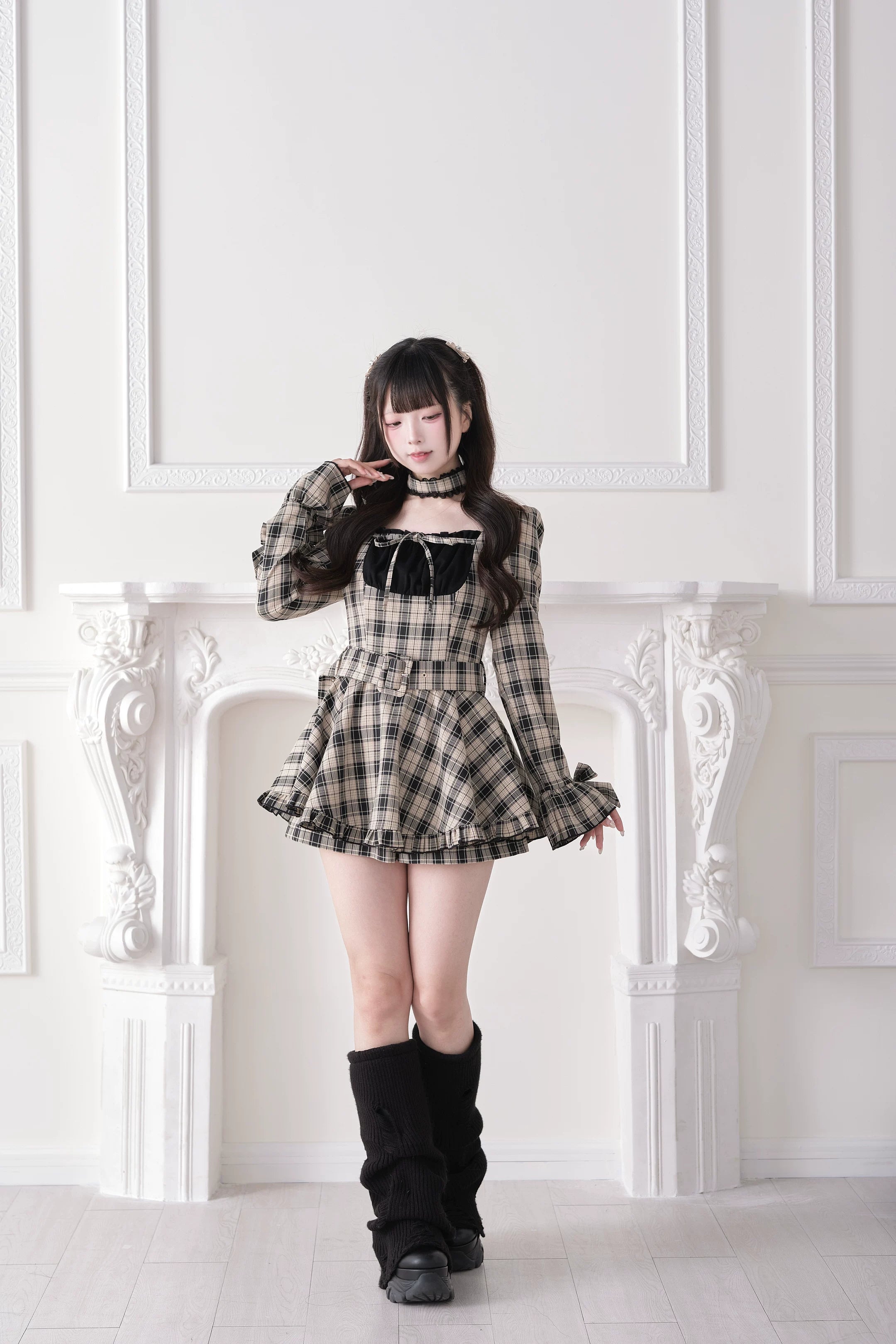 Complete Jirai Kei plaid dress shorts and lace choker set packaging overview featuring all components