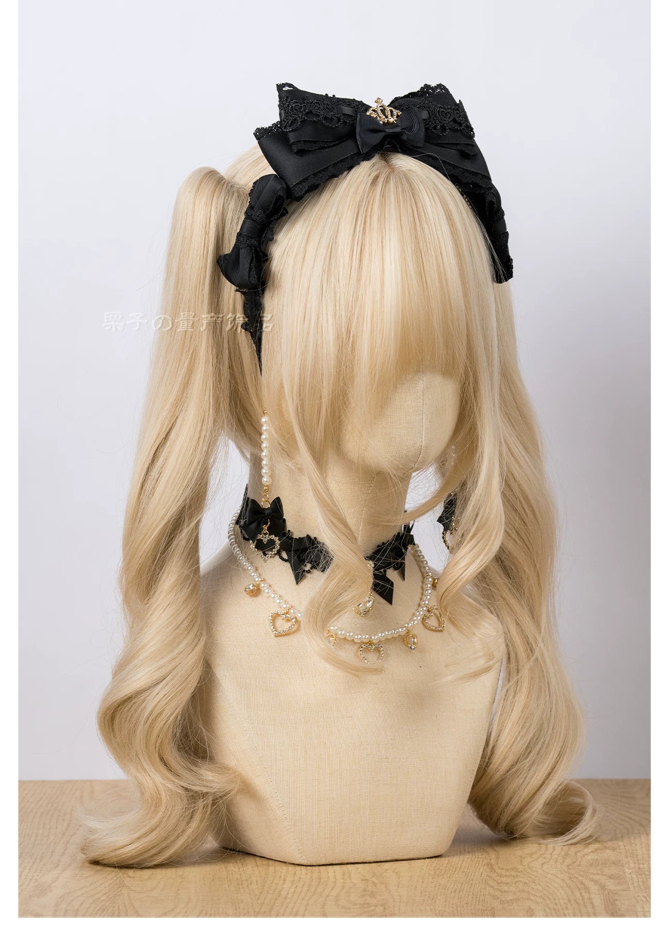 Black bow KC Jirai Kei hair accessory worn styling demonstration mannequin side view