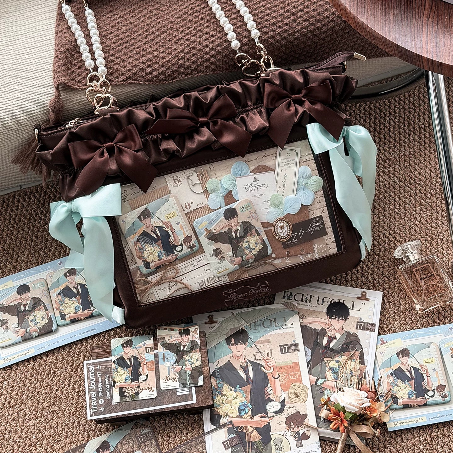 Jirai Kei itabag community spotlight featuring customer photos showing different color variants worn in real-world settings