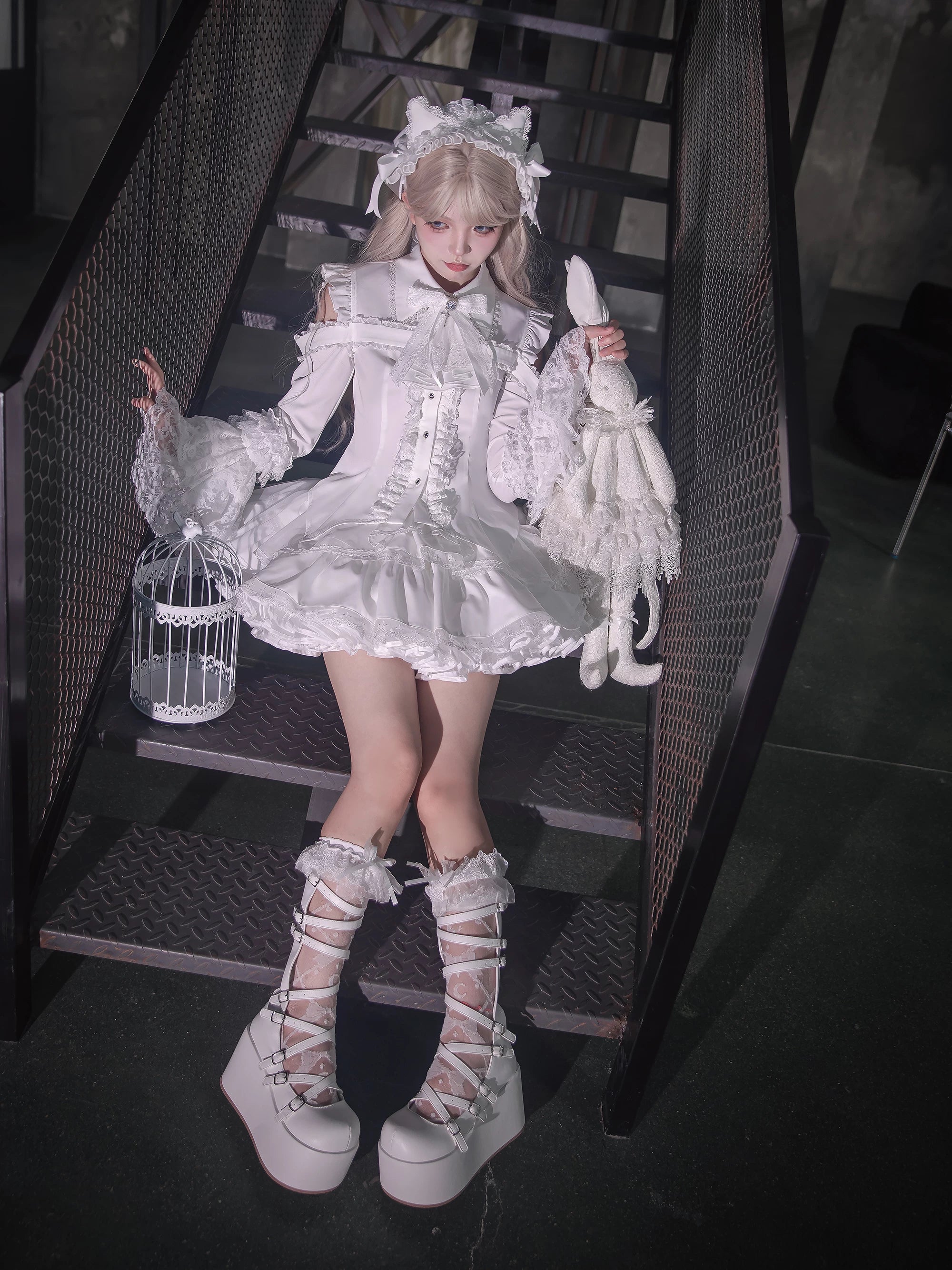 Elastic waist skirt construction comfortable all-day wear jirai kei gothic lolita fashion detail close-up