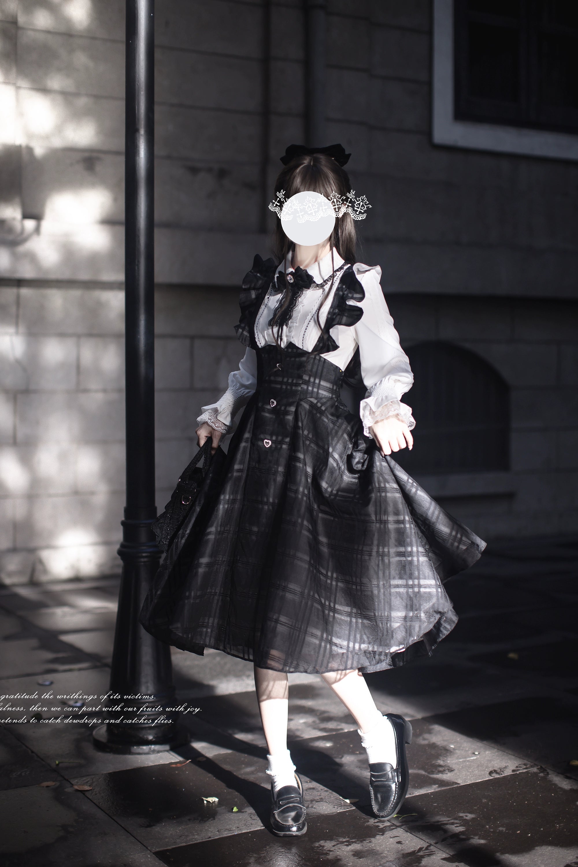 Seiso Kei two-piece coordinate featuring white lace-trimmed blouse and dark plaid suspender skirt on model wearing vintage street styling with hair accessories