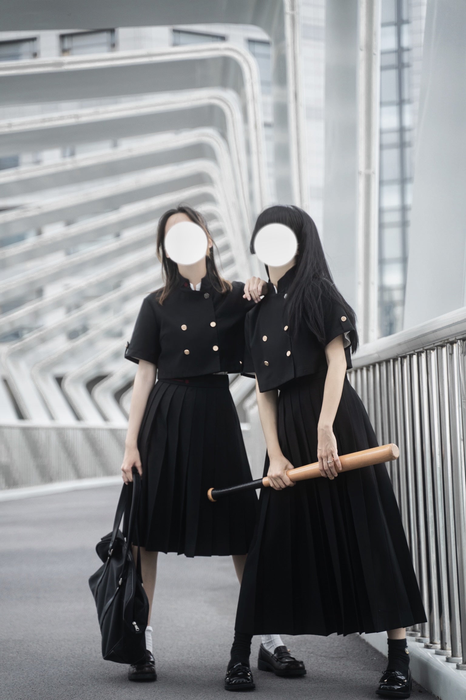 Jirai Kei black pleated skirt waistband side zipper convenience feature close-up photograph detail
