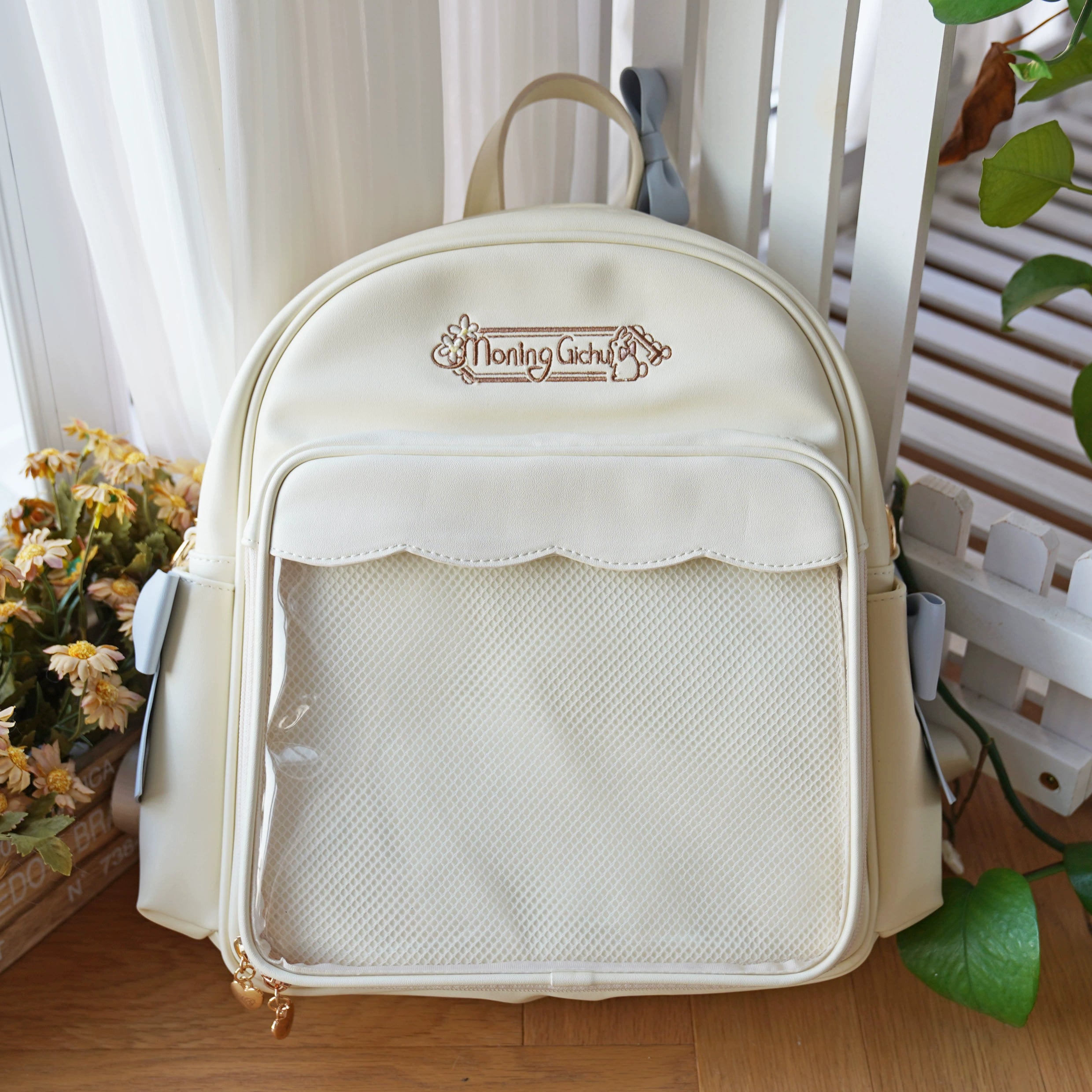 Jirai Kei itabag creamy white blue color variant transparent display pocket styling options