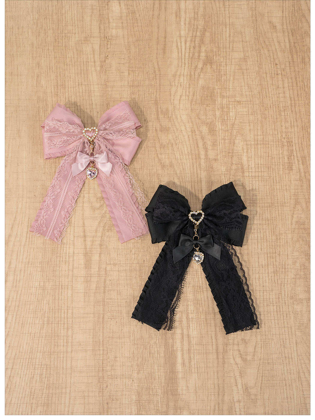 Complementary Jirai Kei lace bow brooch set in pink and black, handcrafted double bow design with coordinated aesthetic