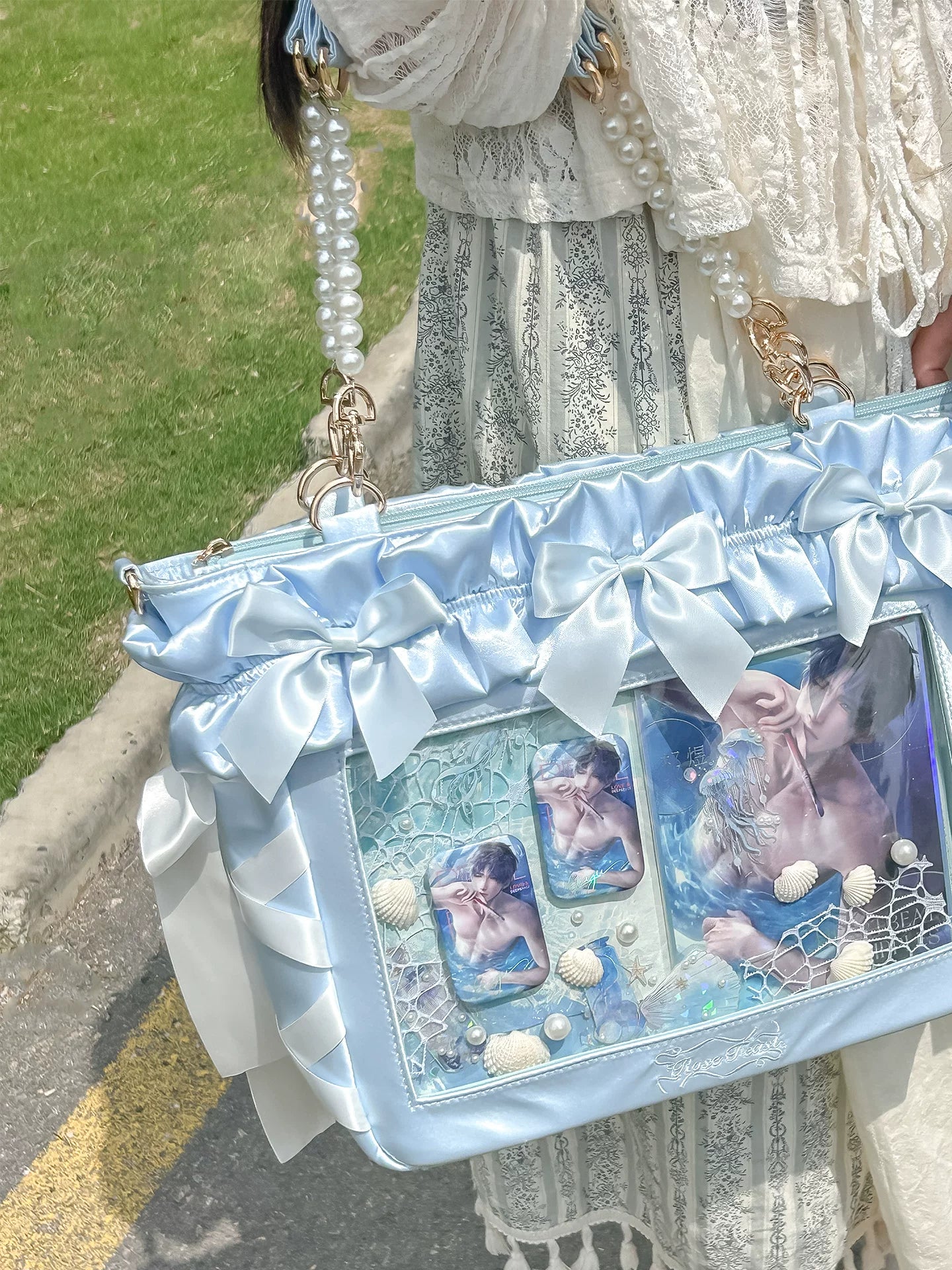 Jirai Kei itabag light pink variant close-up showing delicate bow details pearl handles and character badge window display