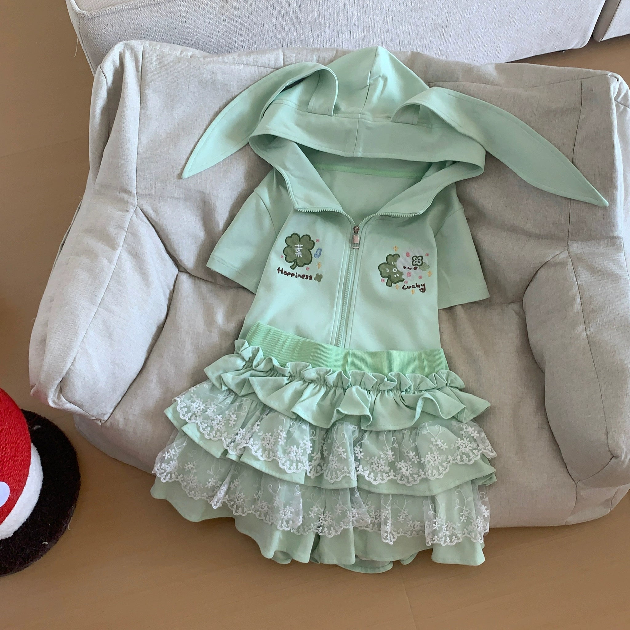Size comparison display of mint green tiered ruffle lace Jirai Kei skirt in S, M, L sizes showing fit variations and ruffle hem details across different sizes