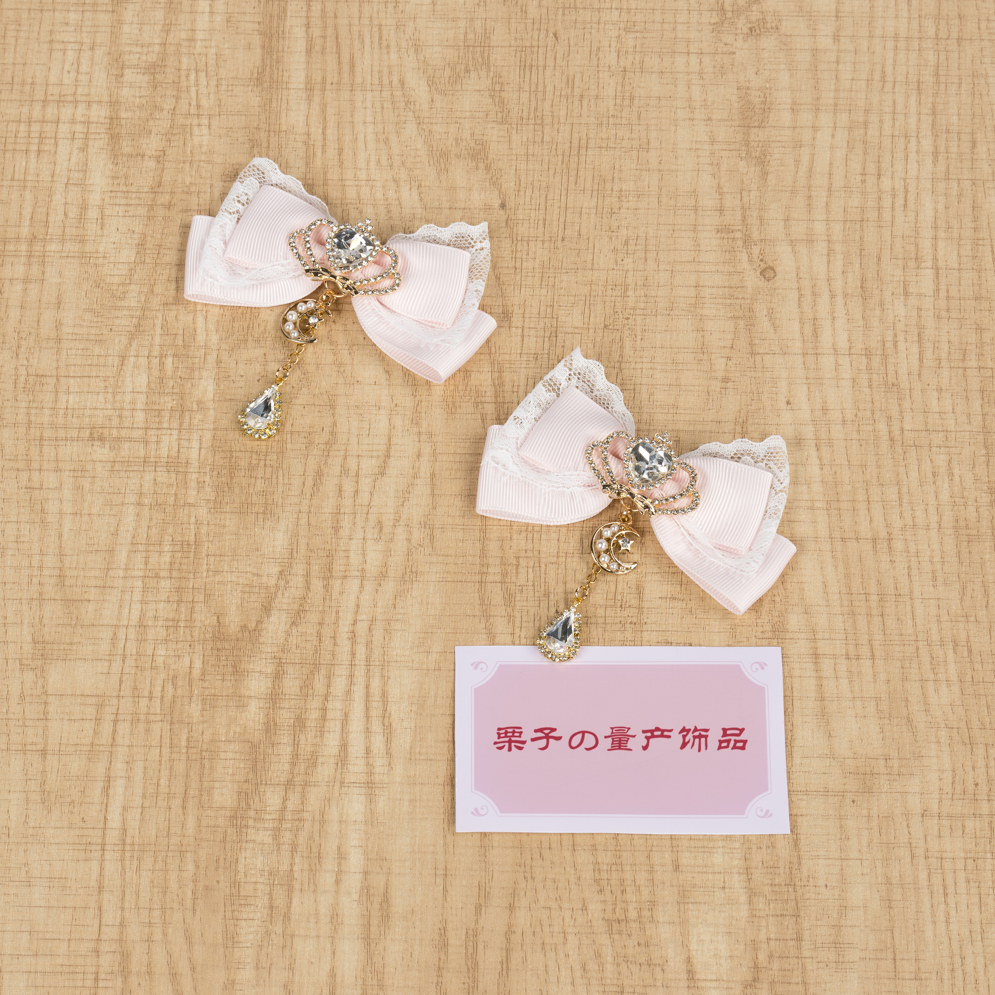 Black and white Jirai Kei bow hair clips graphic contrast maximalist Y2K fashion alternative