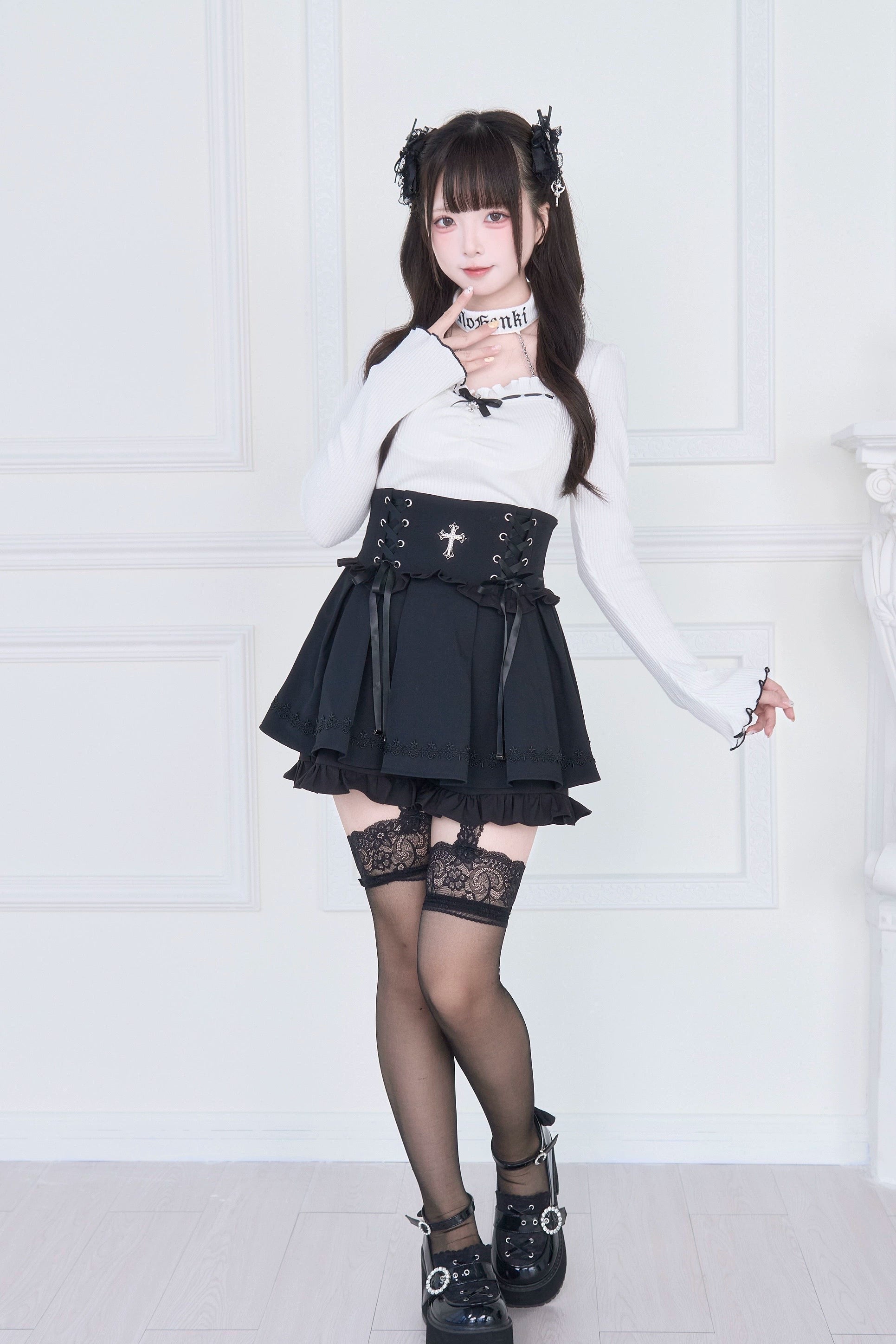 White square neck Jirai Kei top cross corset waistband pleated ruffled skirt side three-quarter fashion detail