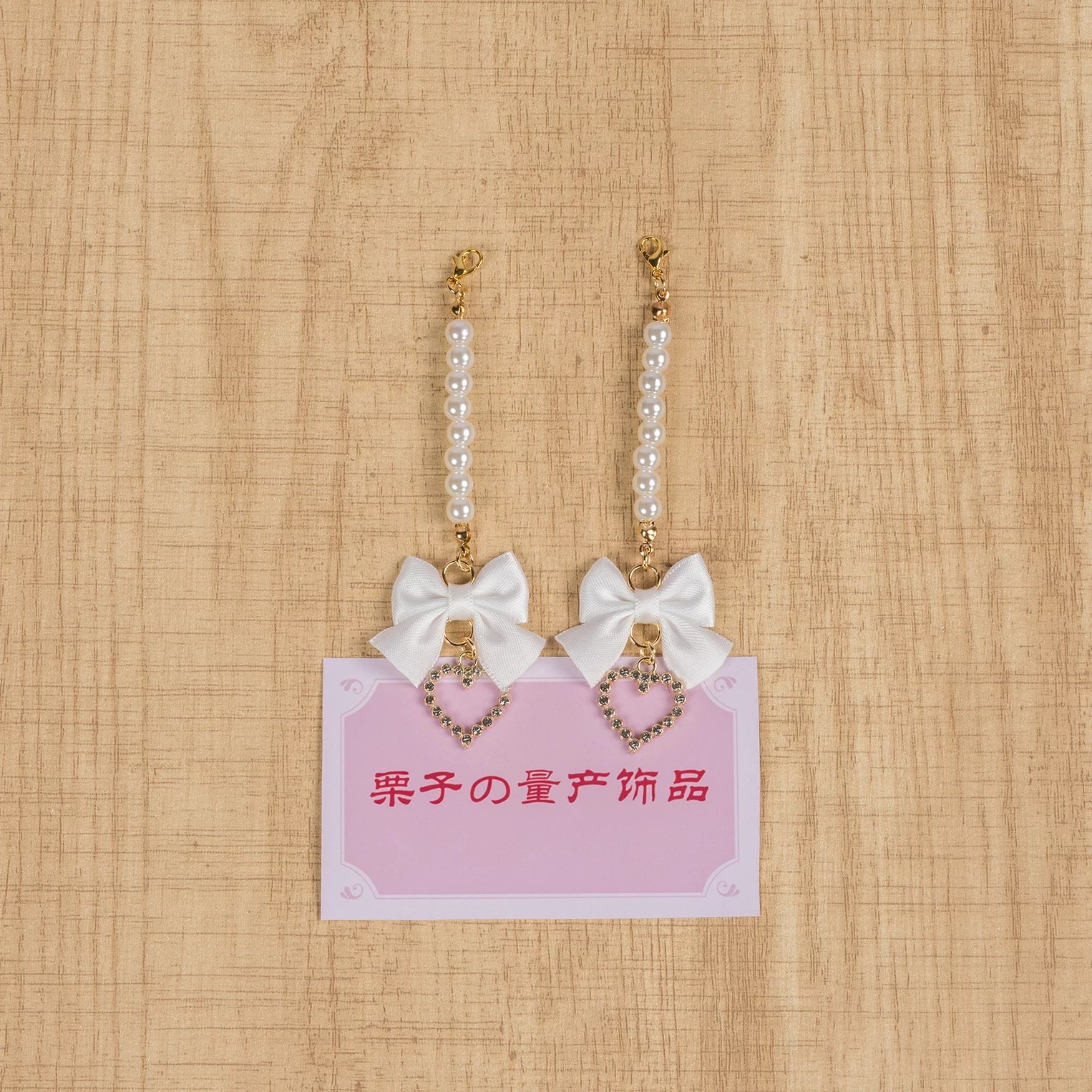 White pearl short chain Jirai Kei hair accessory delicate elegant styling option close-up