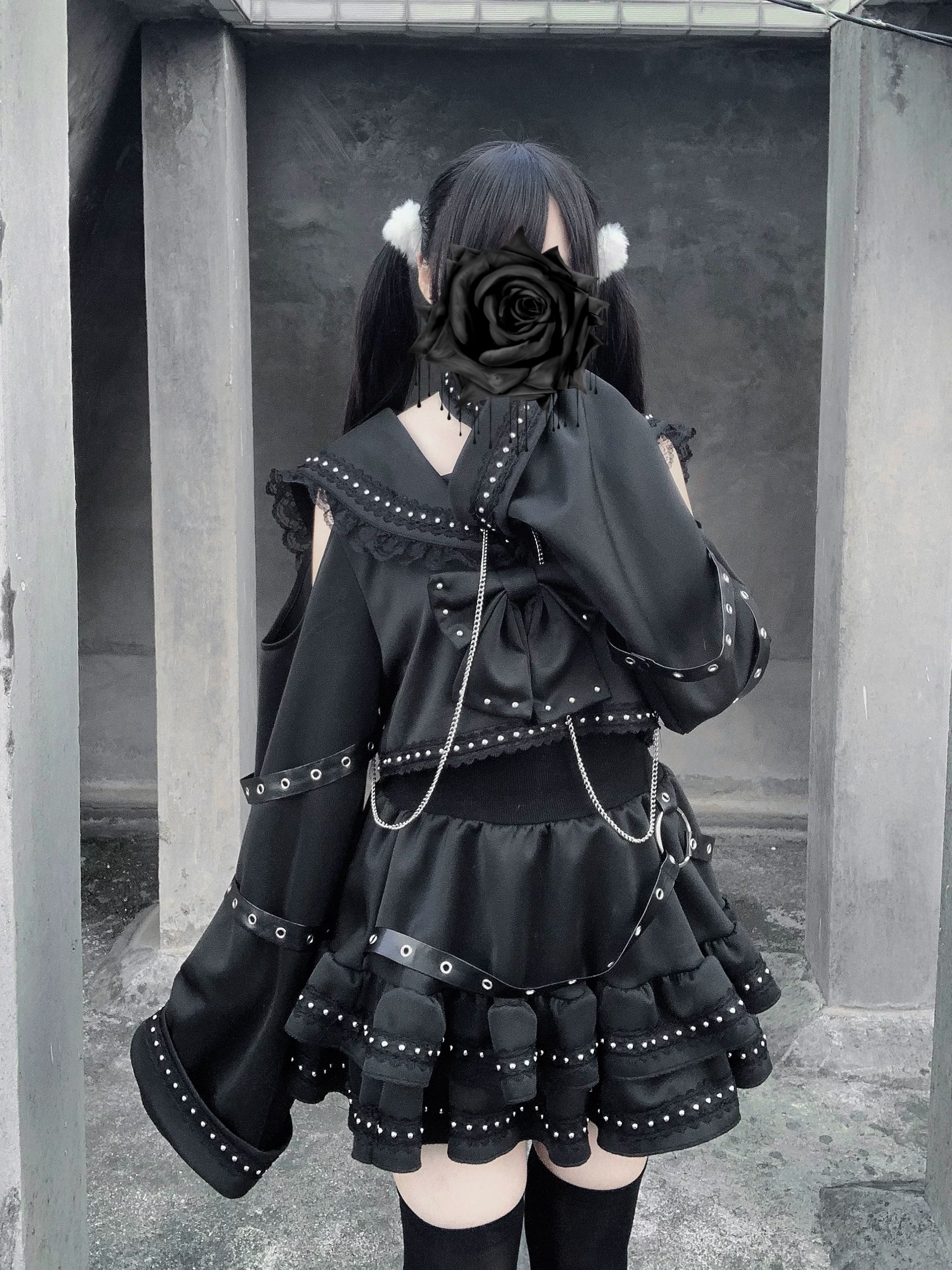 Size chart and fit guide for Jirai Kei gothic sailor two-piece set showing measurements in centimeters and inches for optimal sizing