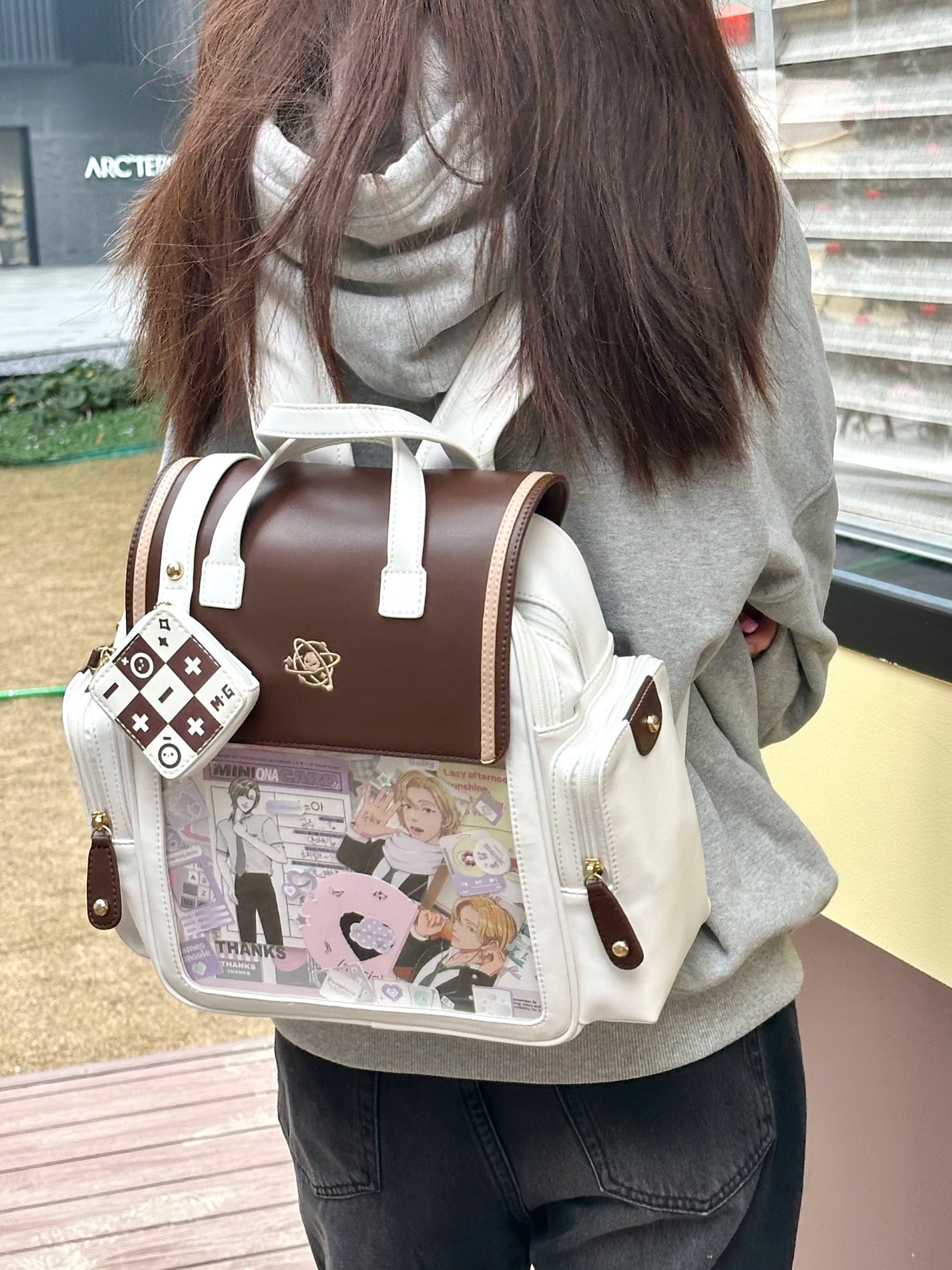 Itabag backpack carrying position and shoulder strap comfort demonstration for daily school use