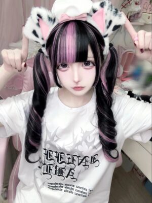 White gothic oversized jirai kei t-shirt crew neck calligraphy letter print model cat ear headband