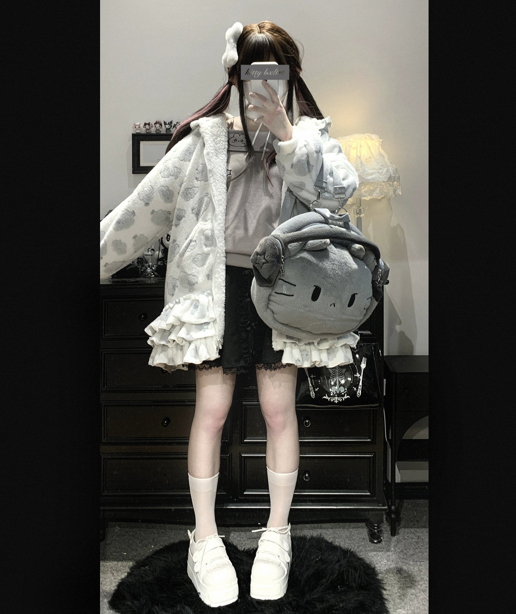Jirai Kei fleece winter coat hood detail close-up roomy hood design heart print fleece soft plush material