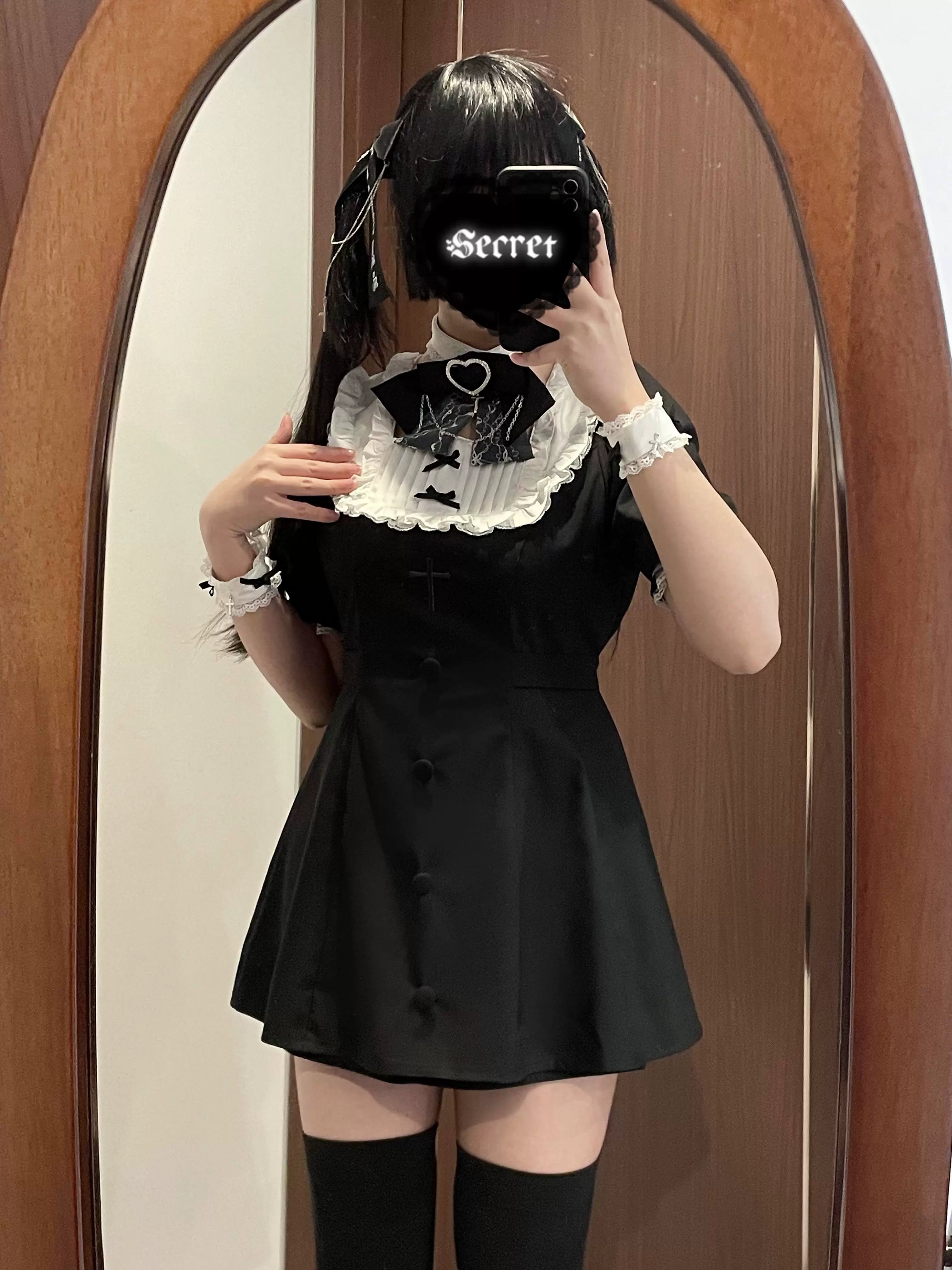 Black Jirai Kei dress shorts set with ruffled collar front buttons and layered lace wrist cuffs styling detail
