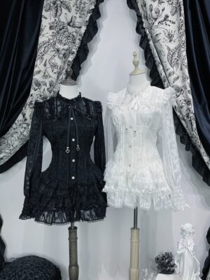 Gothic Lolita Jirai Kei two-piece set mannequin display heart-shaped buttons lace accents ruffled trims