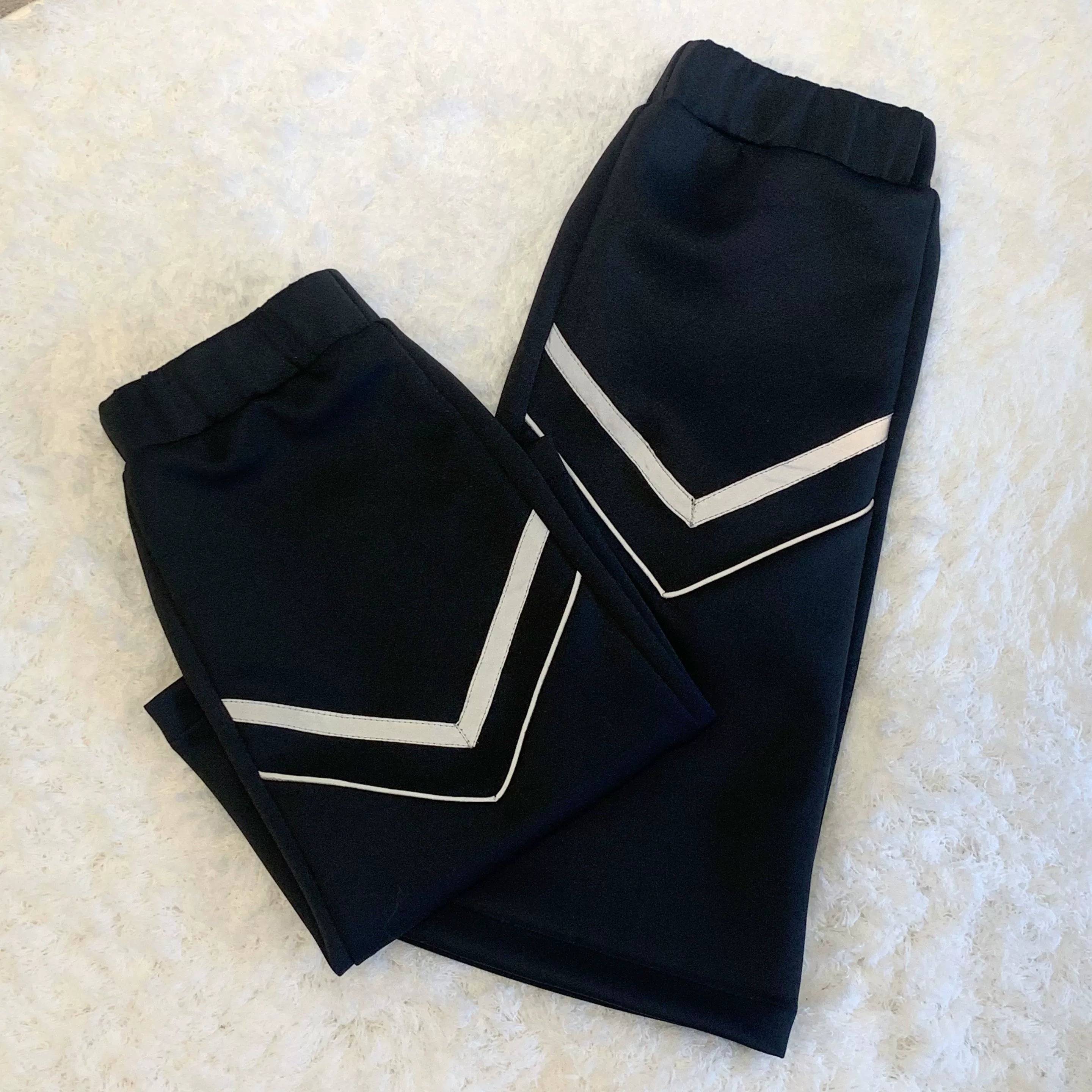 Black Jirai Kei leg warmers detail shot scrunched ankle styling oversized punk aesthetic 90s revival fashion