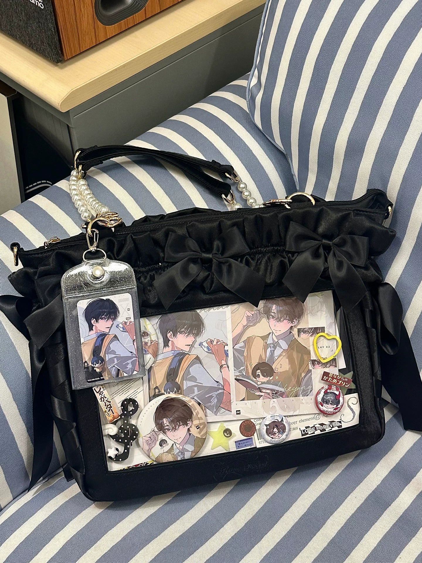 Jirai Kei itabag styling inspiration with accessories Lolita clothing coordinate showing how to wear bag with fashion outfit