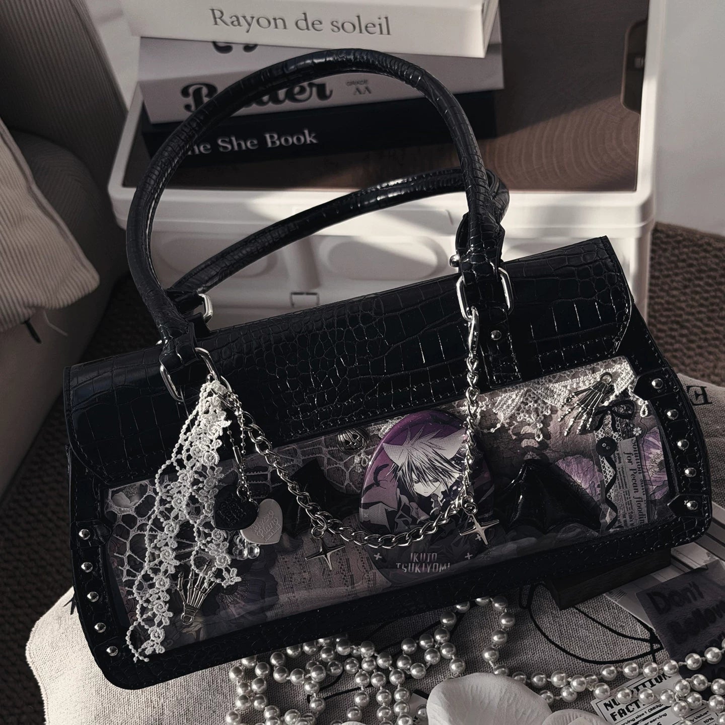 Croc texture bat Jirai Kei itabag detachable chain strap shown attached and detached demonstrating versatile carrying options