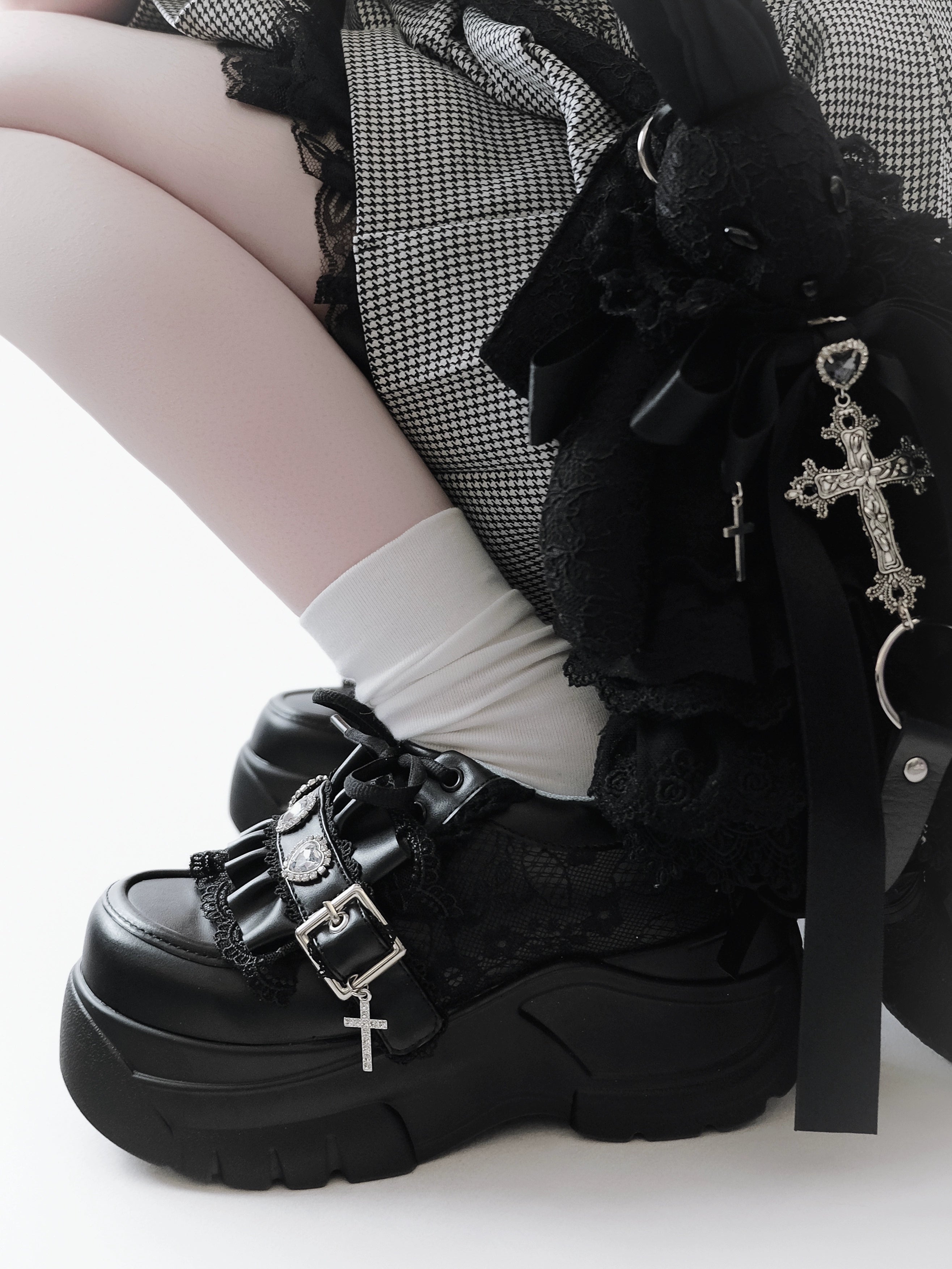 Black jirai kei platform shoes detailed product shot heart rhinestone embellishment gothic subculture fashion footwear