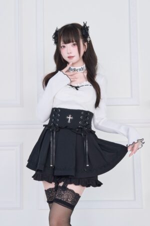 Jirai Kei halter neck white square ruffled top with black corset high-waist ruffled skirt front view studio