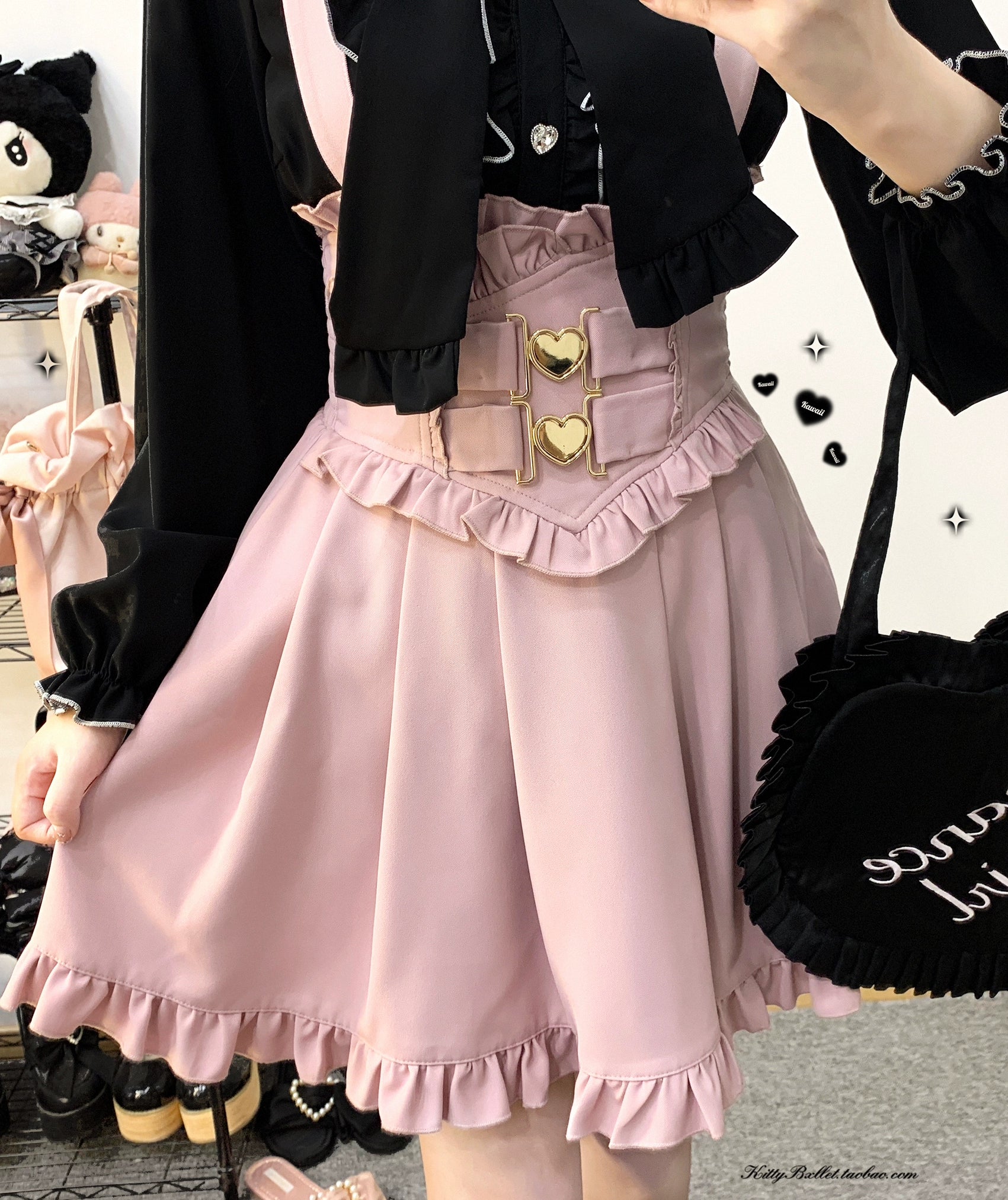 Pink ruffled hem pleated Jirai Kei suspender skirt with double heart-shaped metal buckle waistband front detail close-up mirror selfie