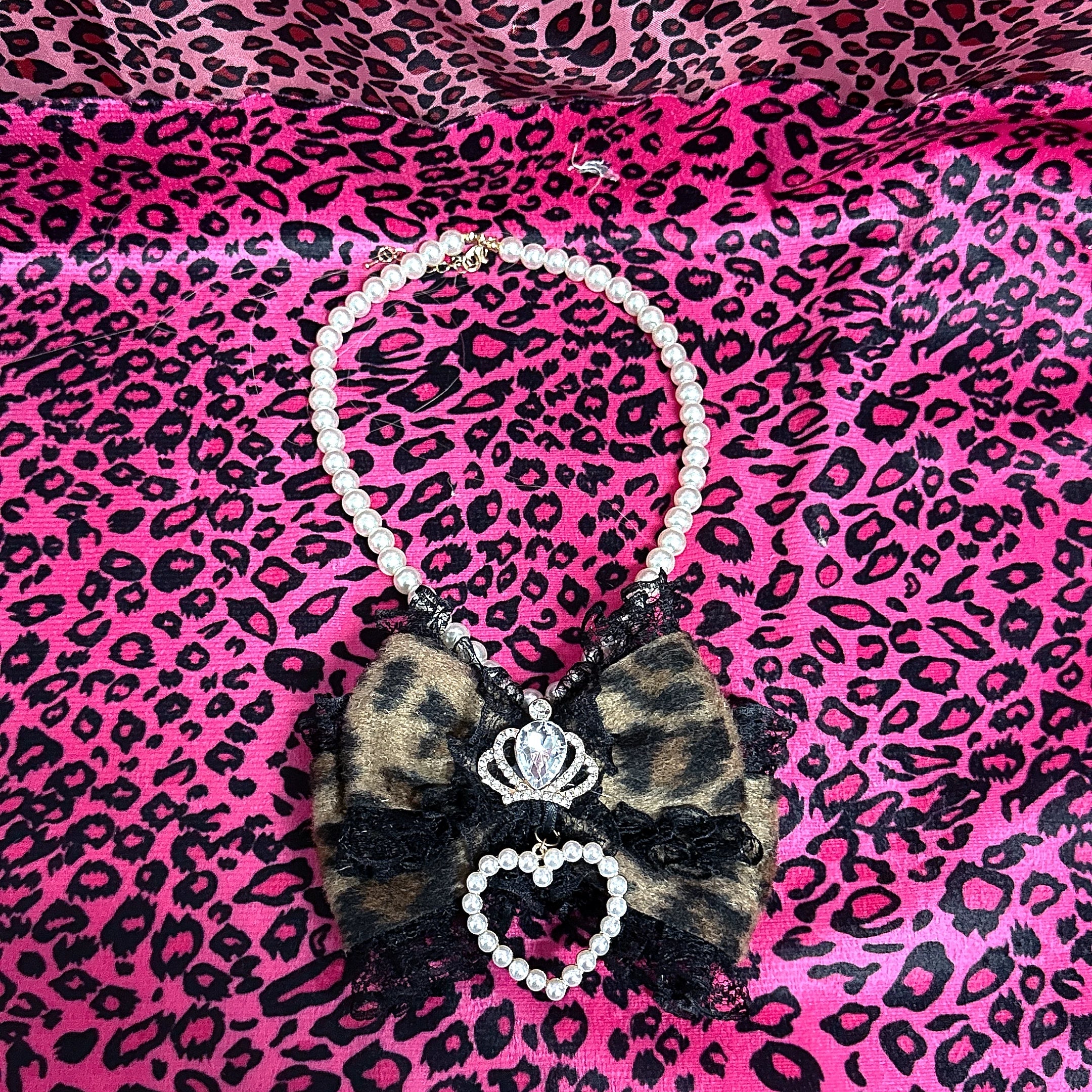 Brown leopard bow pearl choker necklace with crown rhinestone pearl heart charm and black lace edging product detail