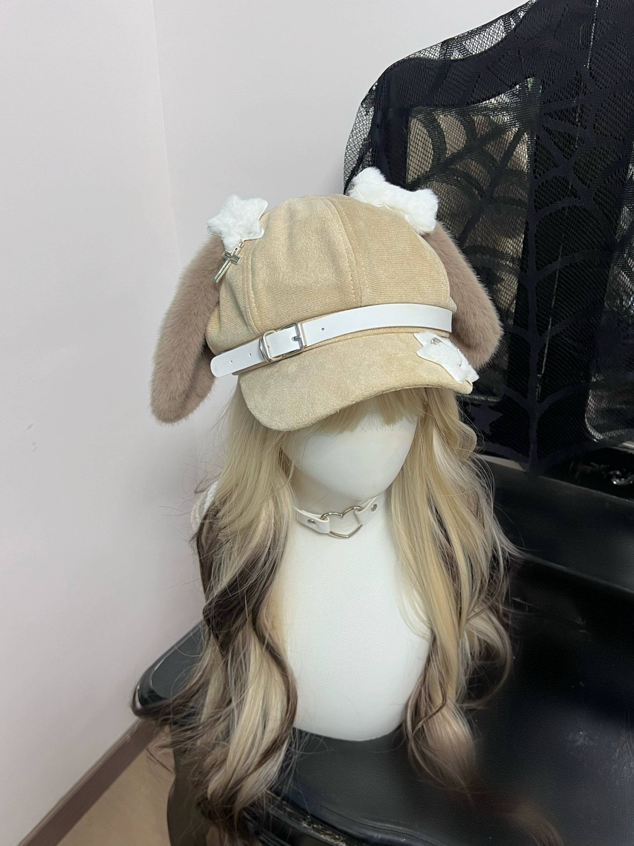 Kawaii brown puppy ear newsboy cap with white leather buckle on blonde ombre wig Jirai Kei fashion accessories