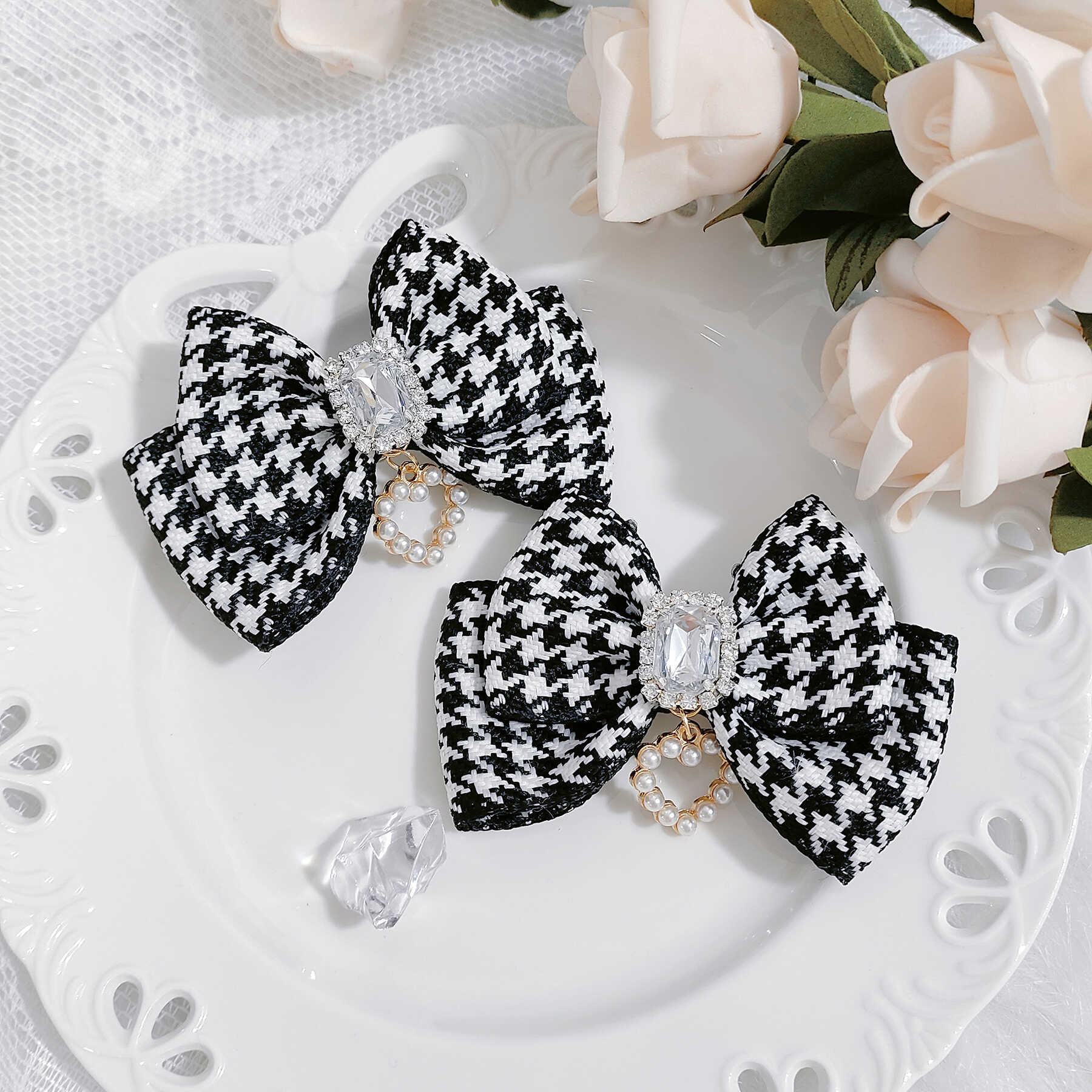 Chic black and white houndstooth patterned Jirai Kei hair clips with retro double-bow design, sparkling rhinestone and heart pearl pendant, luxury accessory styling
